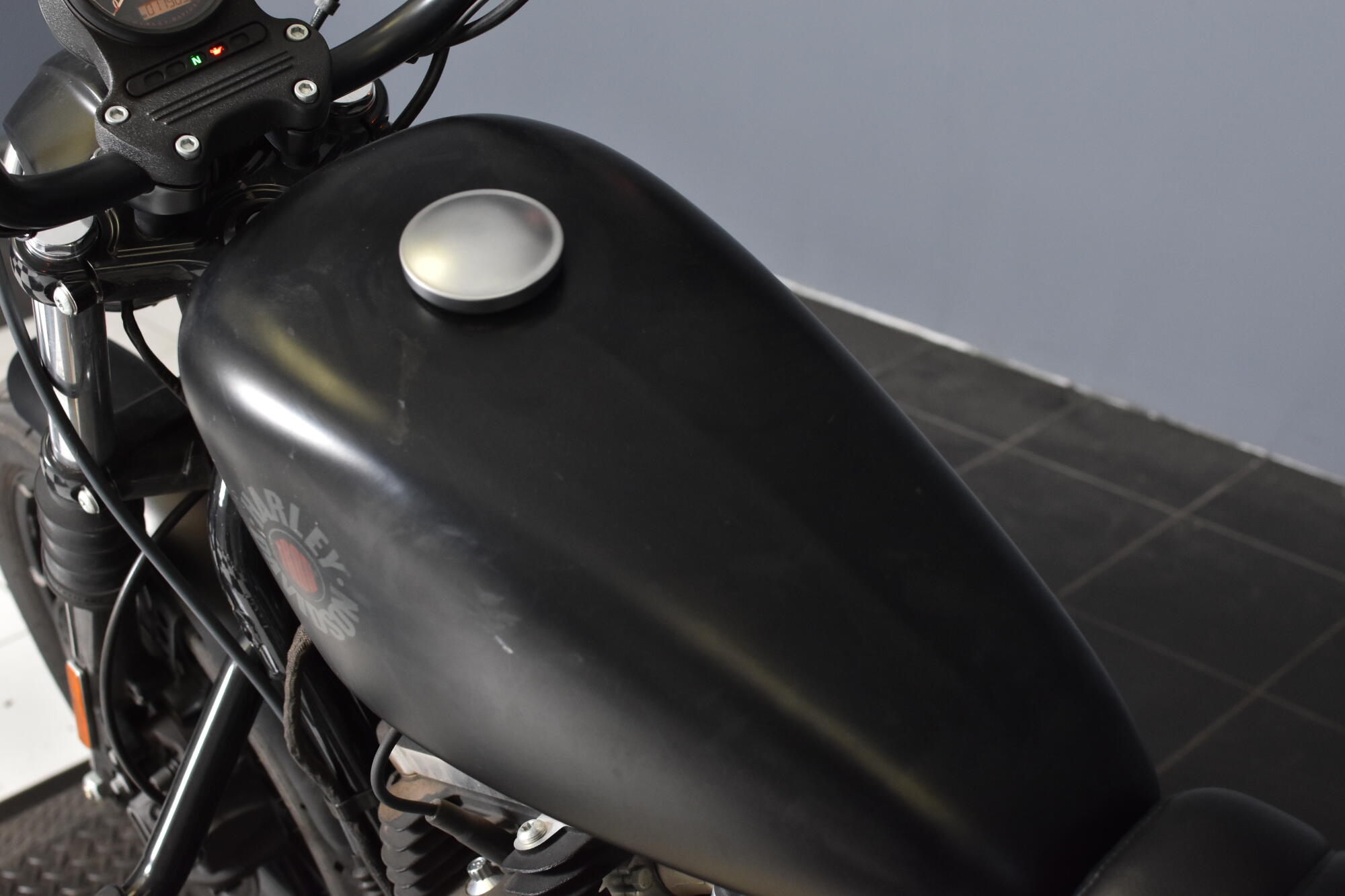 2022 Harley-Davidson® Iron 883™ Black Denim XL883N, photo 14