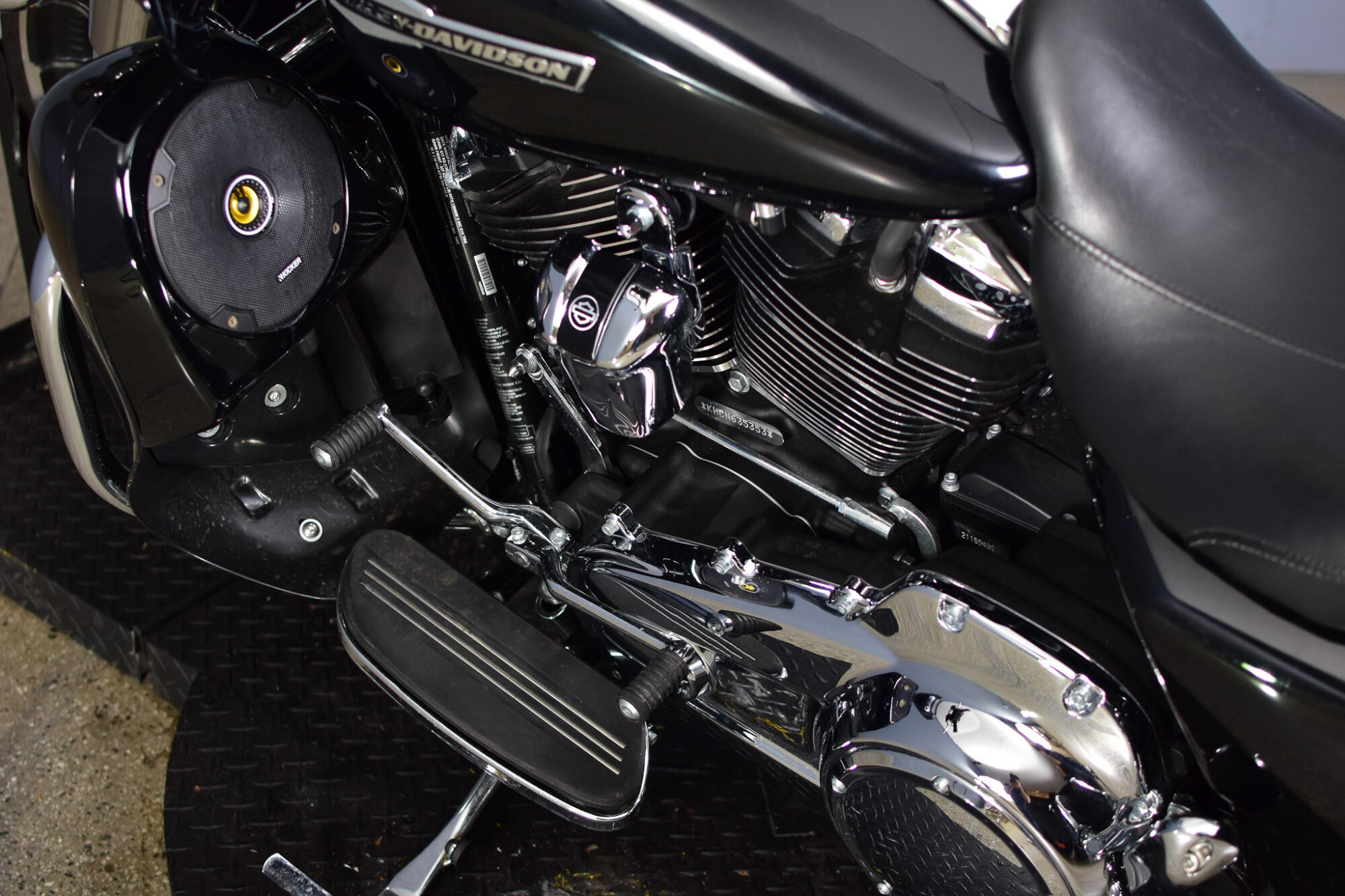 2022 Harley-Davidson® Road Glide® Vivid Black, photo 10