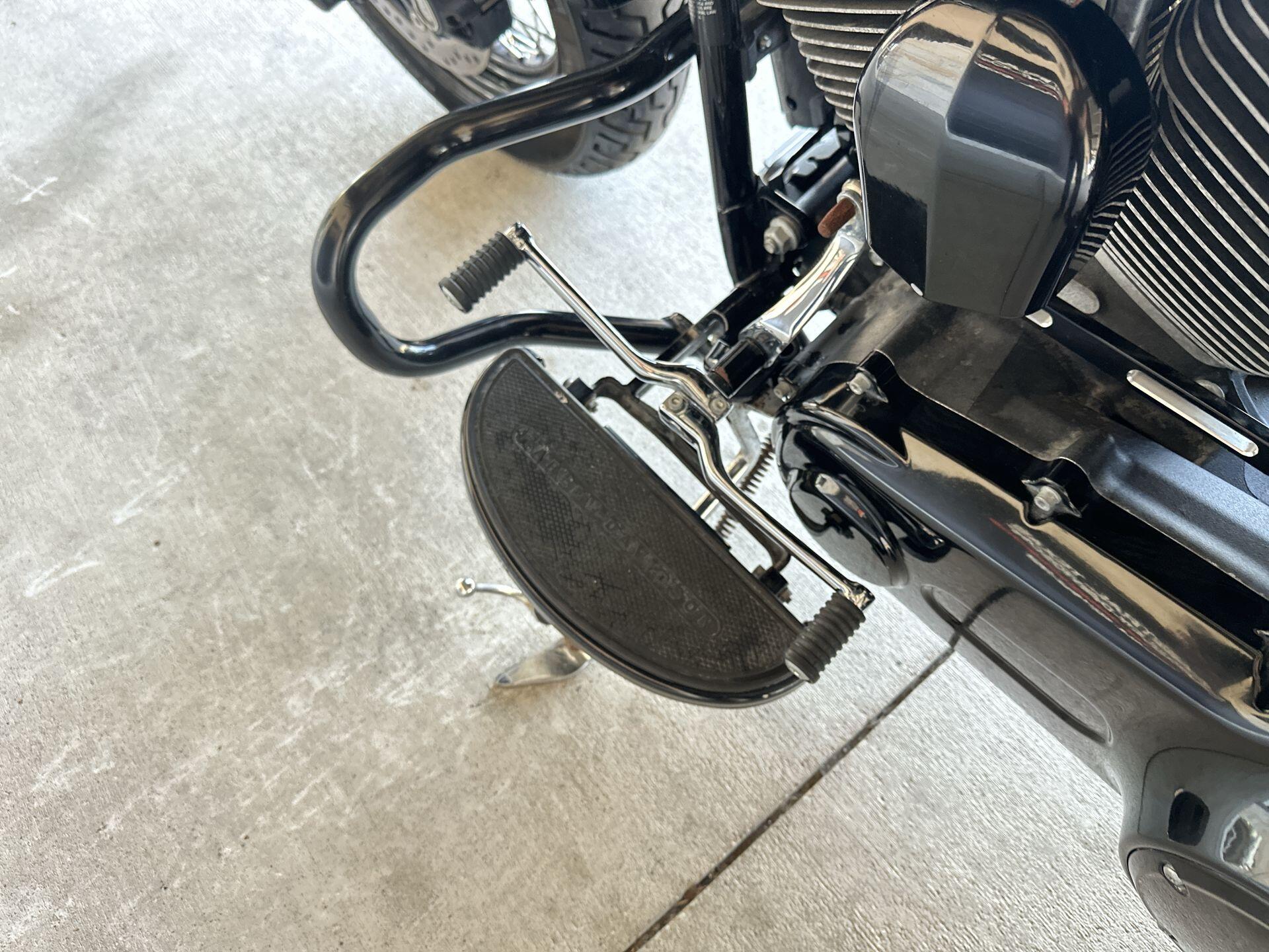 2017 Harley-Davidson® Softail Slim® S FLSS, photo 18