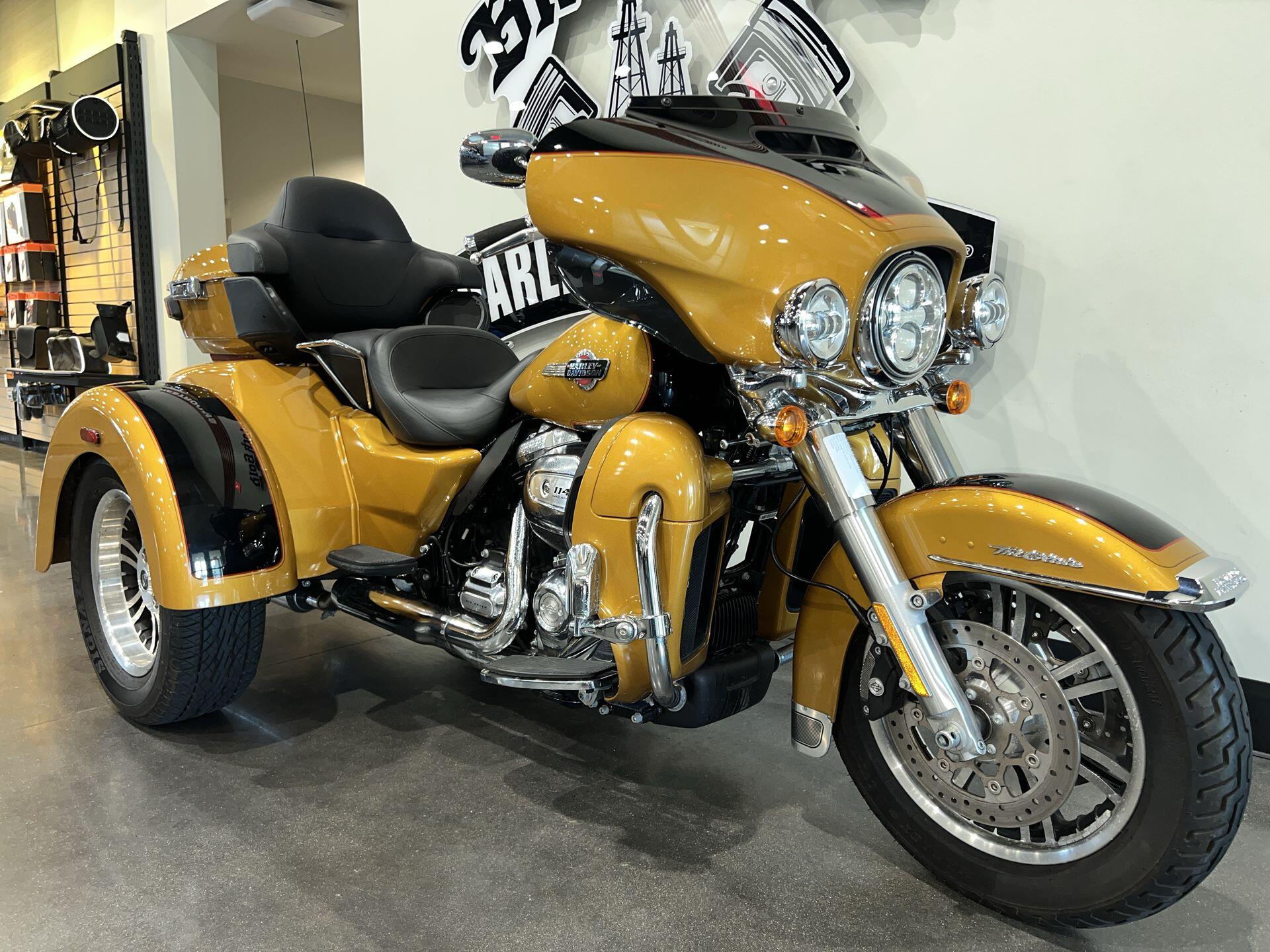 2023 Harley-Davidson® Tri Glide® Ultra FLHTCUTG, photo 3