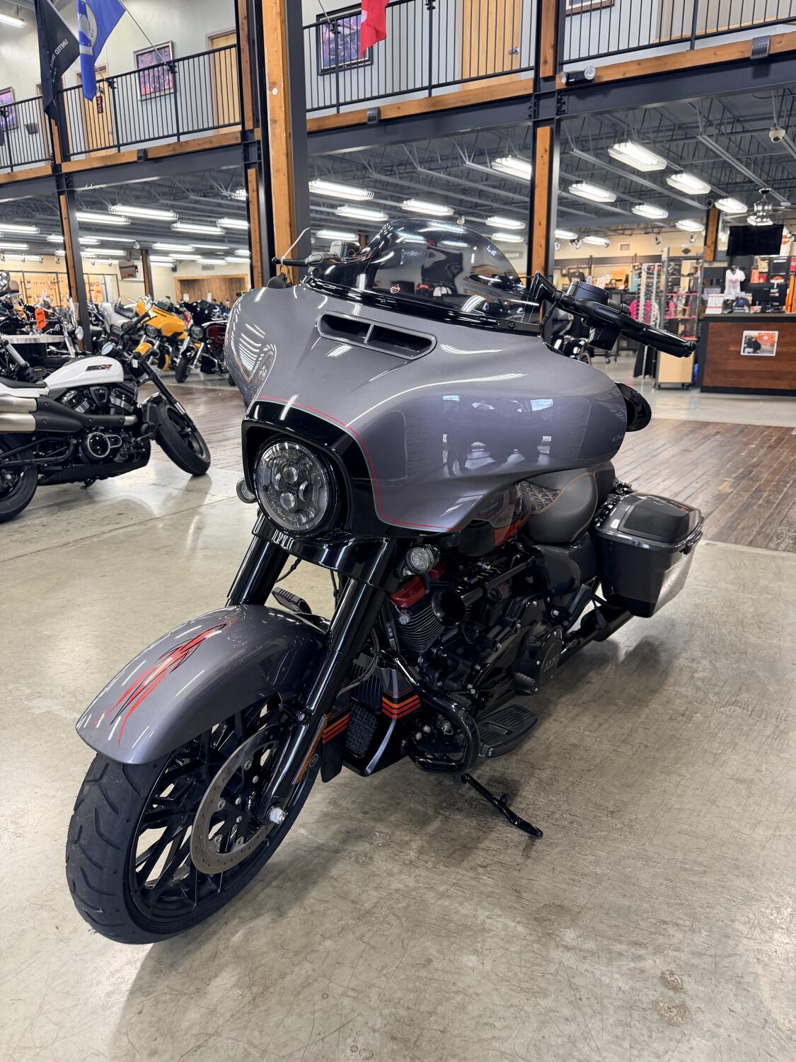 2020 Harley-Davidson® CVO™ Street Glide® FLHXSE, photo 15