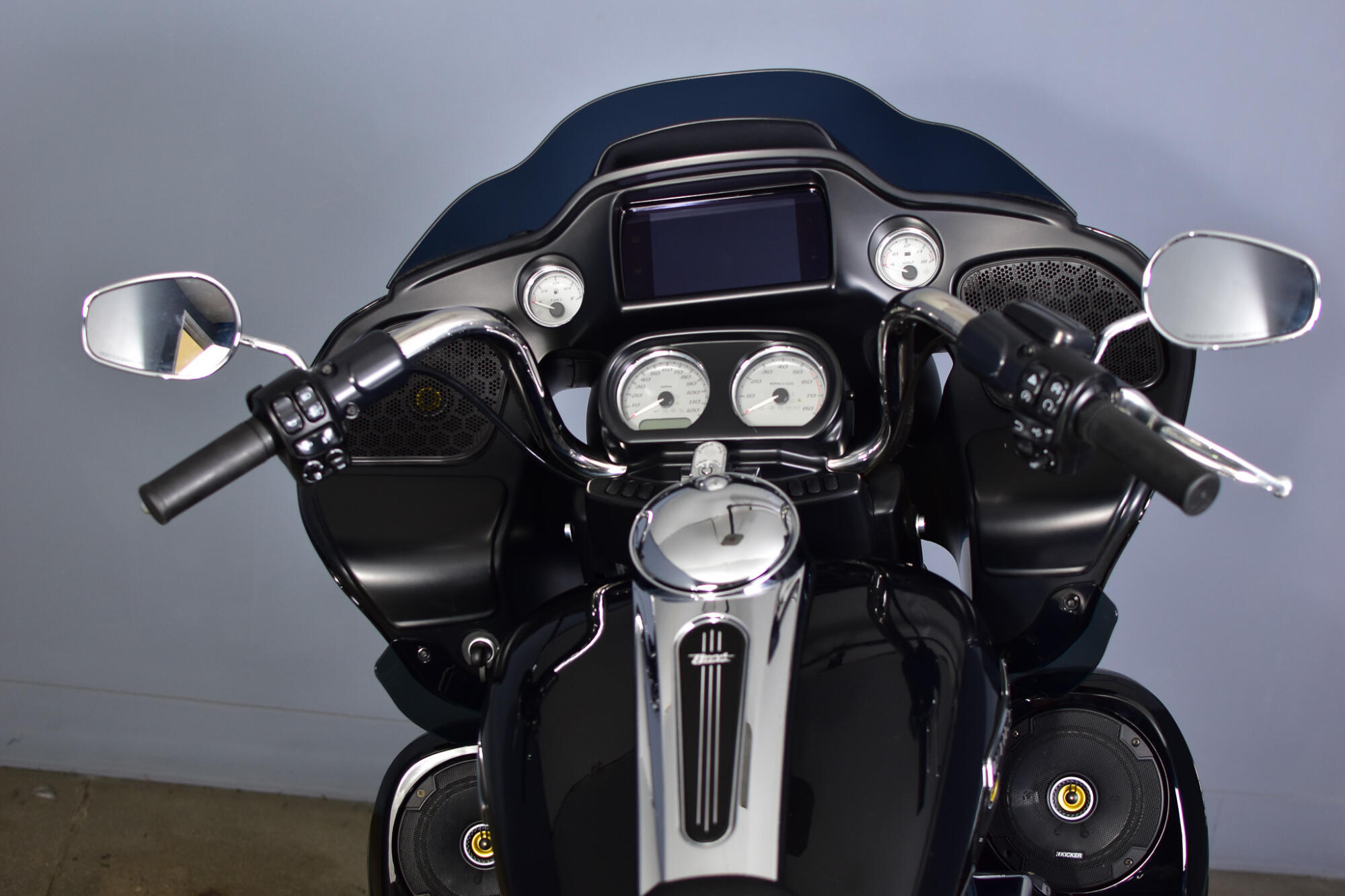 2022 Harley-Davidson® Road Glide® Vivid Black, photo 15
