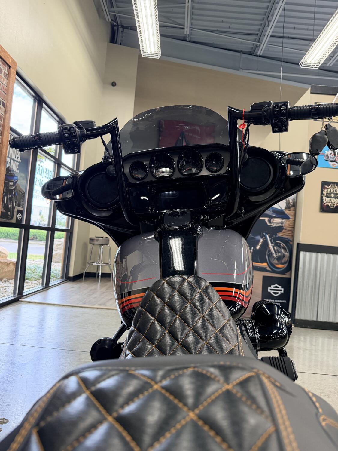 2020 Harley-Davidson® CVO™ Street Glide® FLHXSE, photo 5