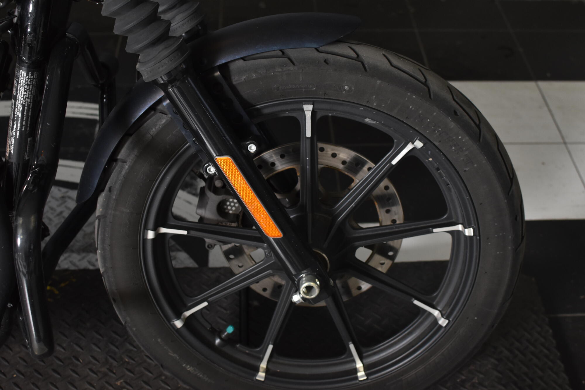 2022 Harley-Davidson® Iron 883™ Black Denim XL883N, photo 9