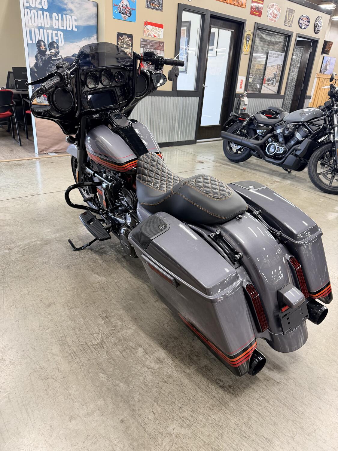 2020 Harley-Davidson® CVO™ Street Glide® FLHXSE, photo 11