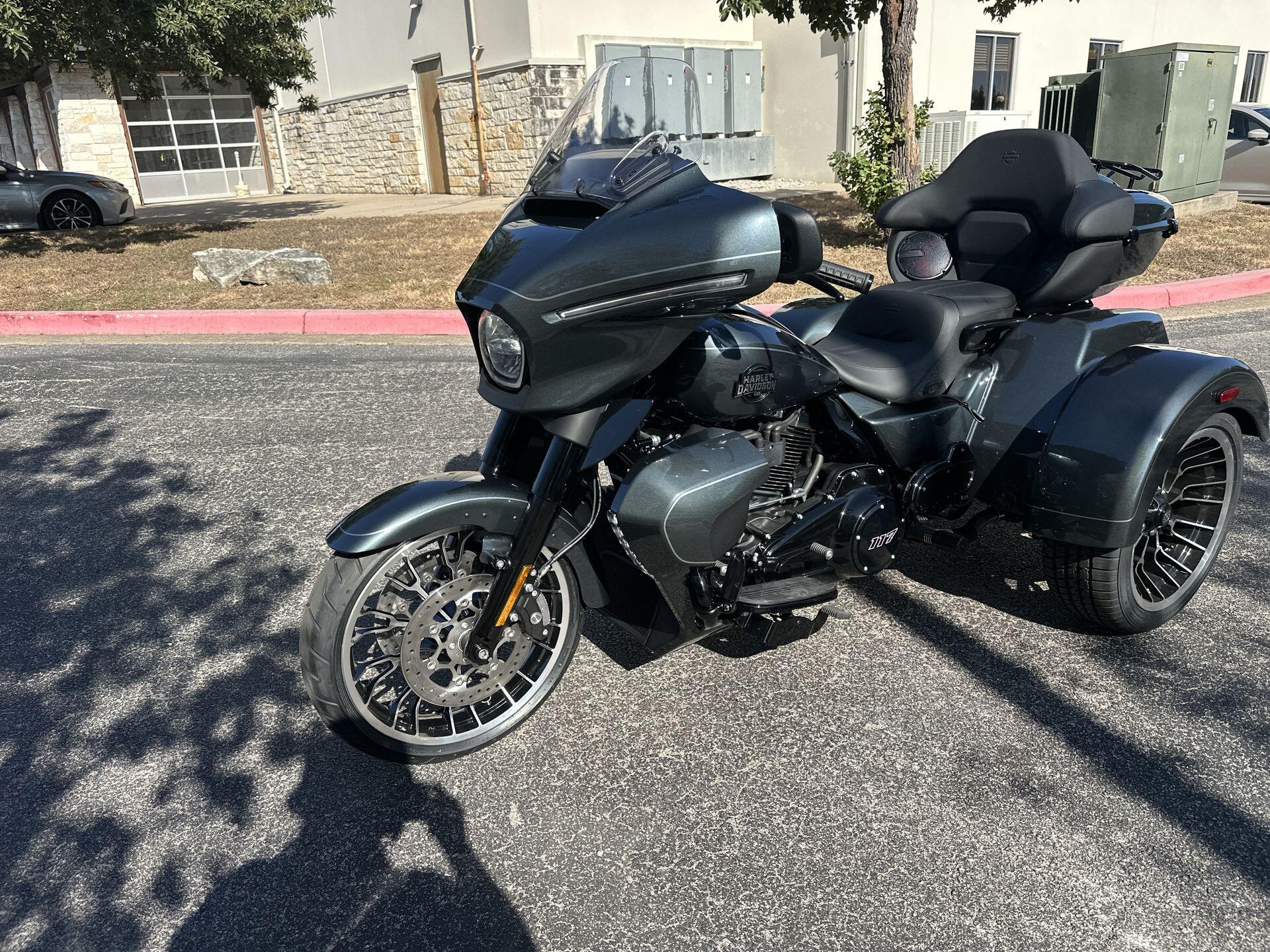 2026 Harley-Davidson® Street Glide 3 Limited FLHLT, photo 6