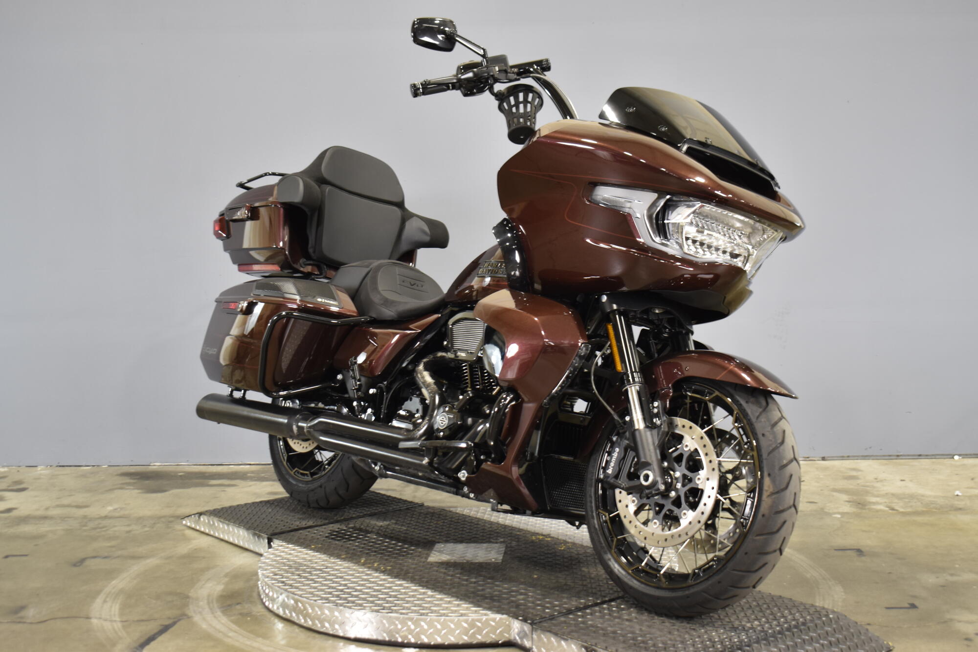 2024 Harley-Davidson® CVO™ Road Glide® FLTRXSE, photo 2