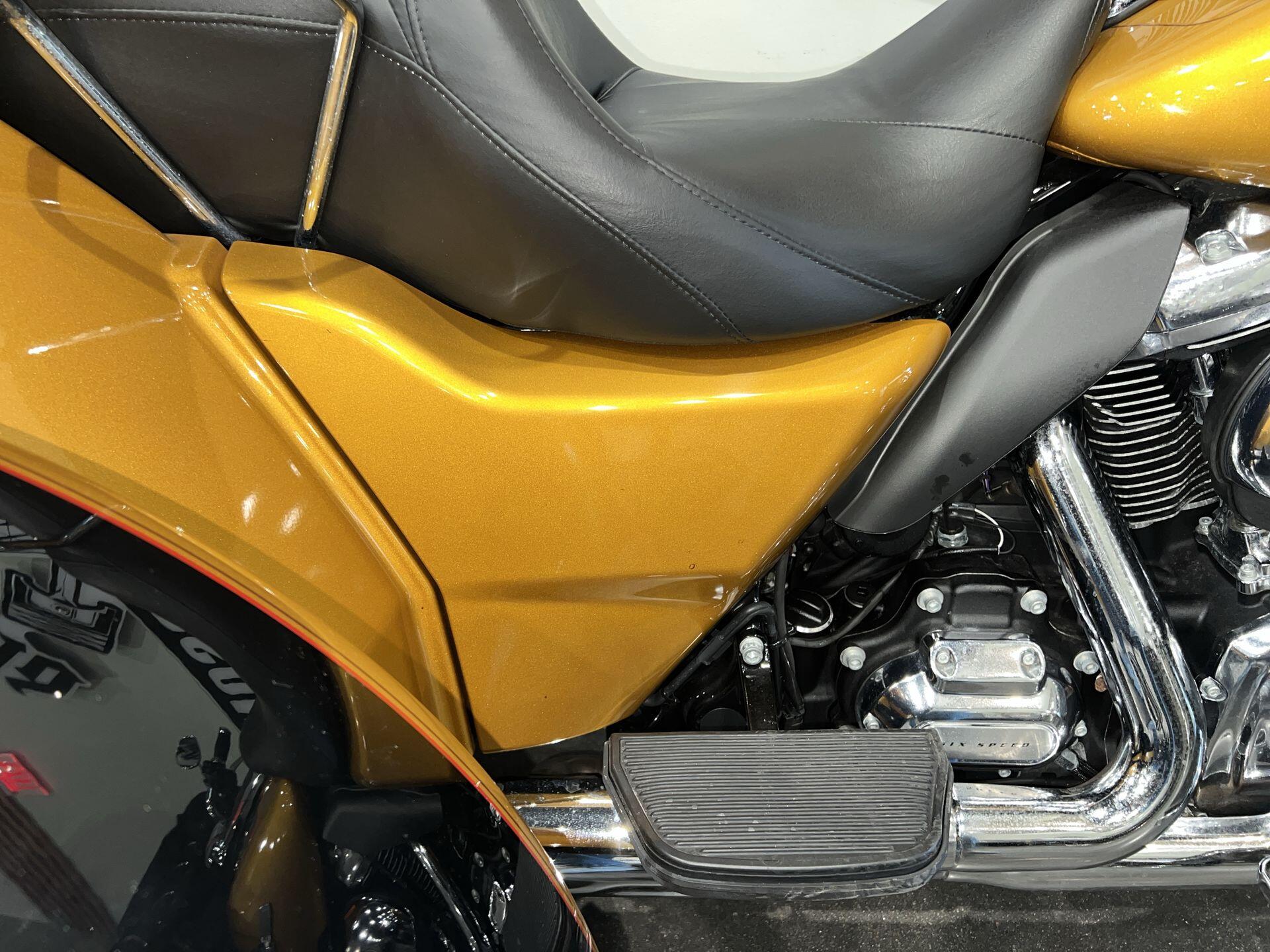 2023 Harley-Davidson® Tri Glide® Ultra FLHTCUTG, photo 8