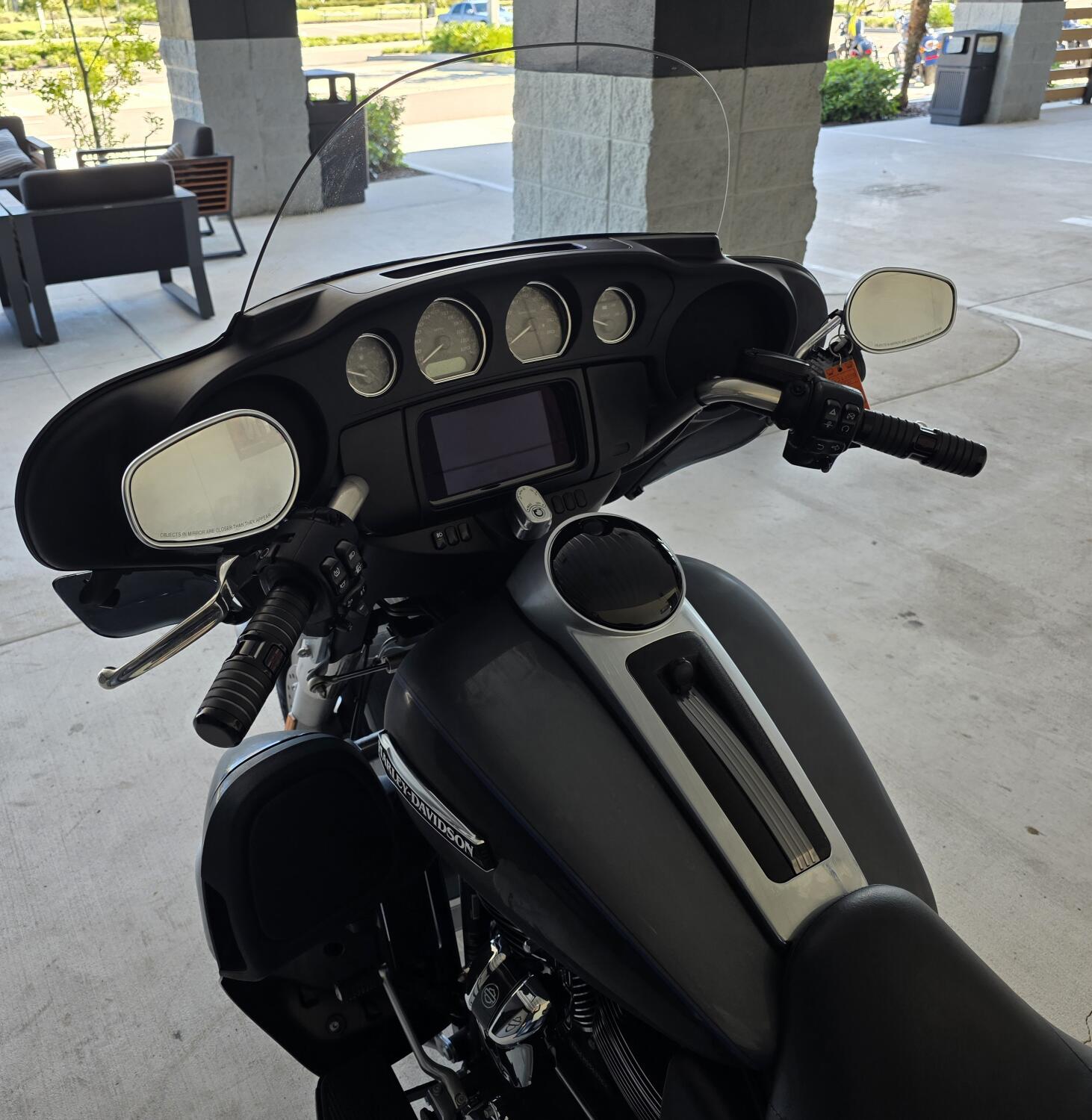2021 Harley-Davidson® Tri Glide® Ultra Gauntlet Gray Metallic/Vivid Black, photo 14