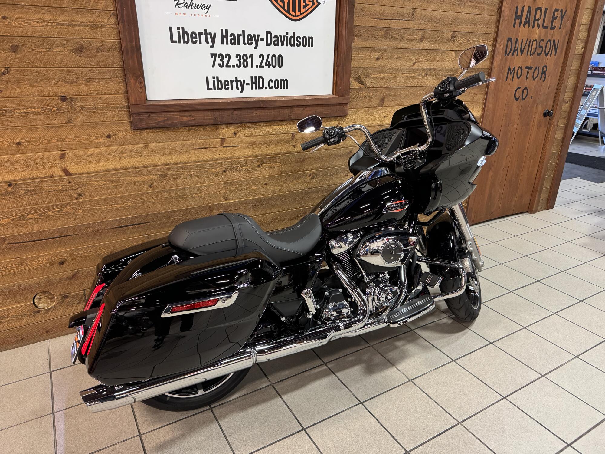 2025 Harley-Davidson® Road Glide® Vivid Black FLTRX, photo 8