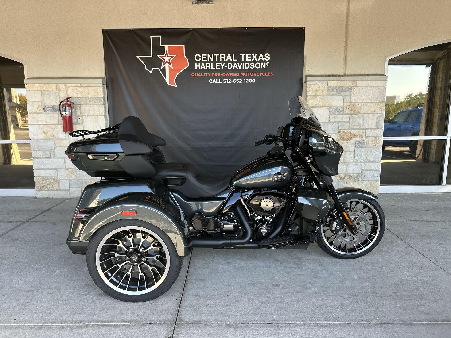 2026 Harley-Davidson® Street Glide 3 Limited FLHLT, photo 3