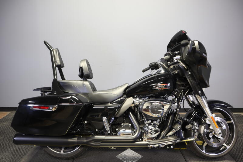 DEALER ACCESSORIZED NEW UNITS | Summit Harley Davidson®