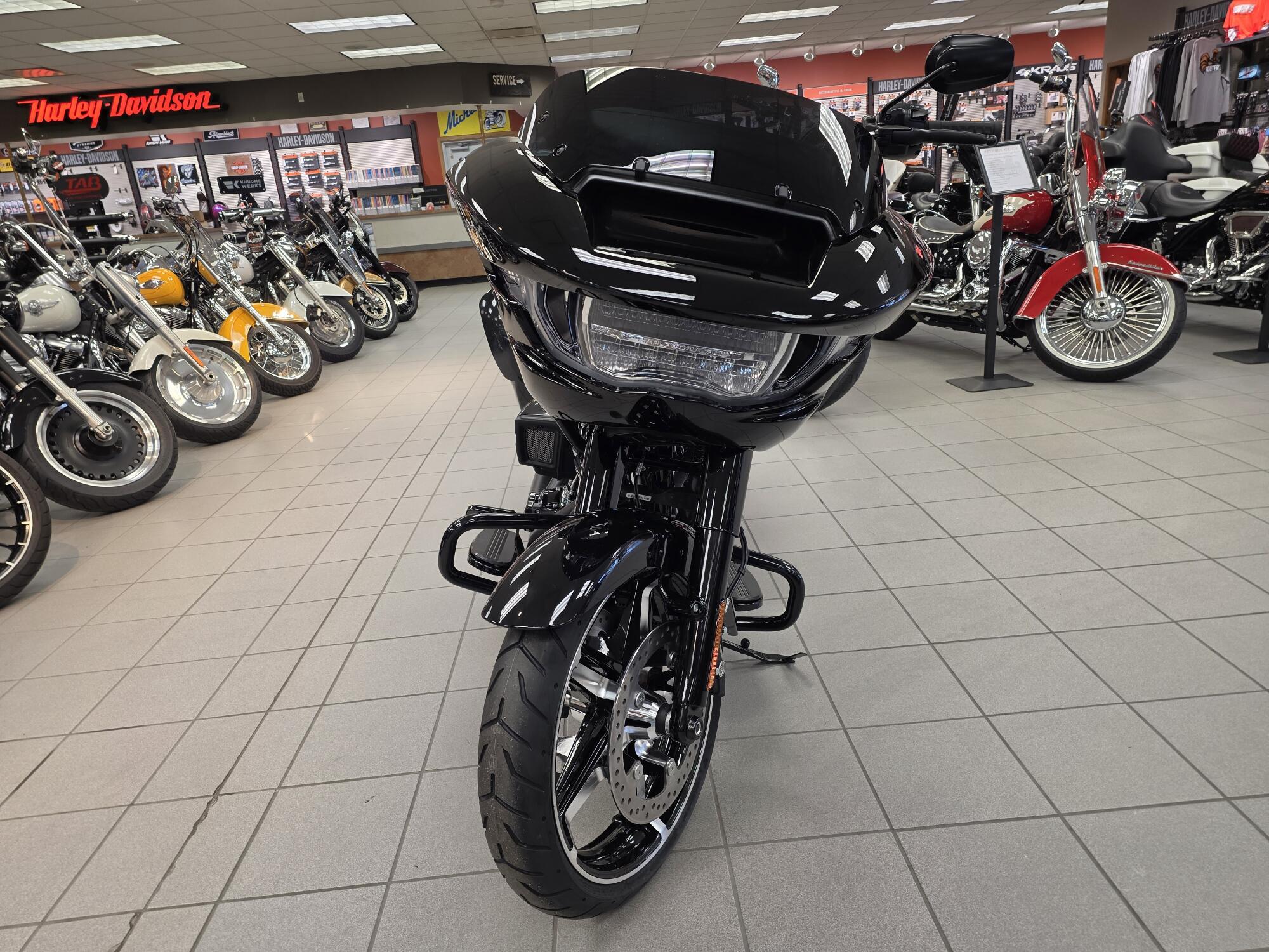 2026 Harley-Davidson® Road Glide® Vivid Black Black Trim, photo 3