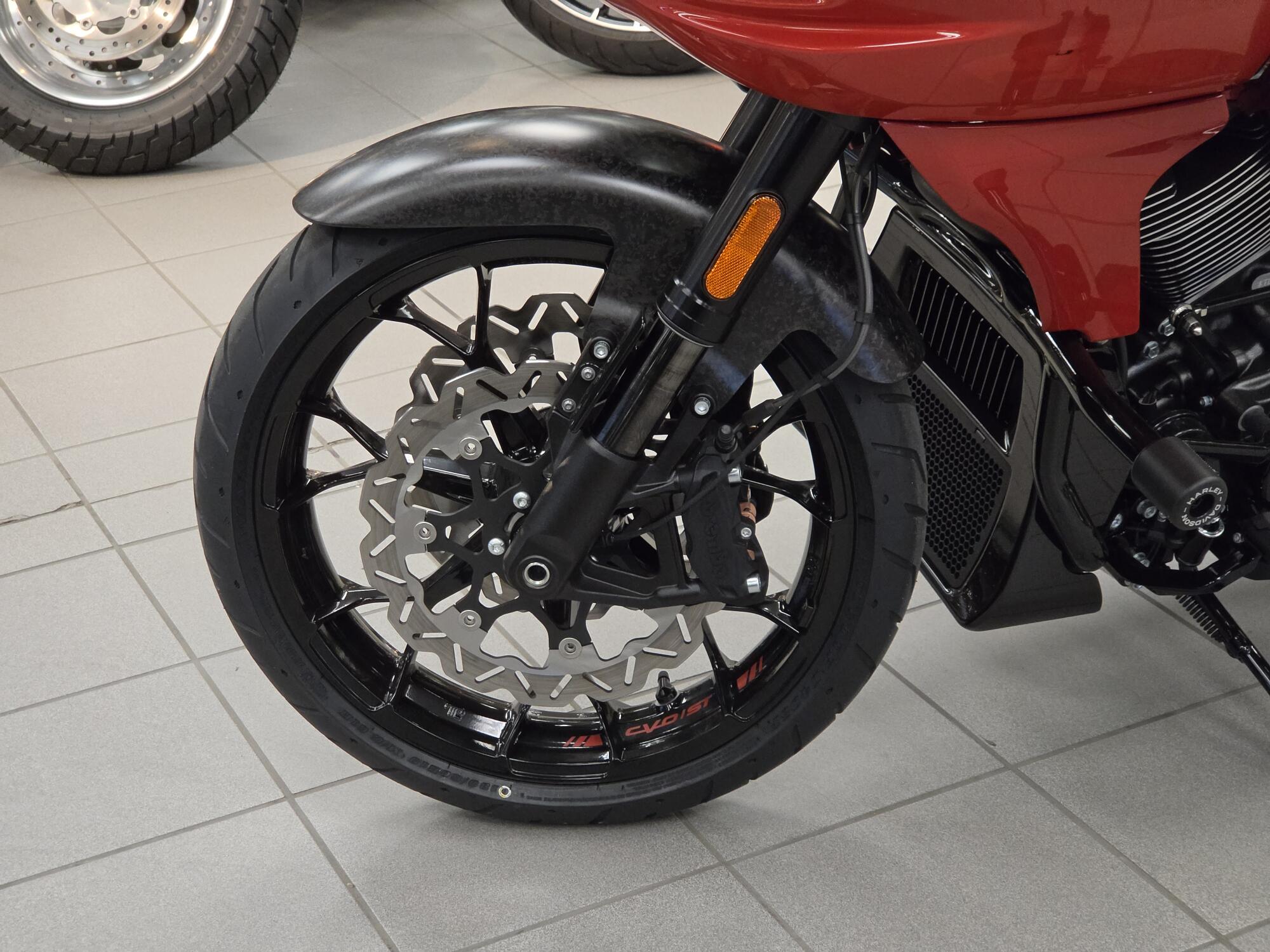 2026 Harley-Davidson® CVO Road Glide ST Citrus Heat Re-Entry, photo 13