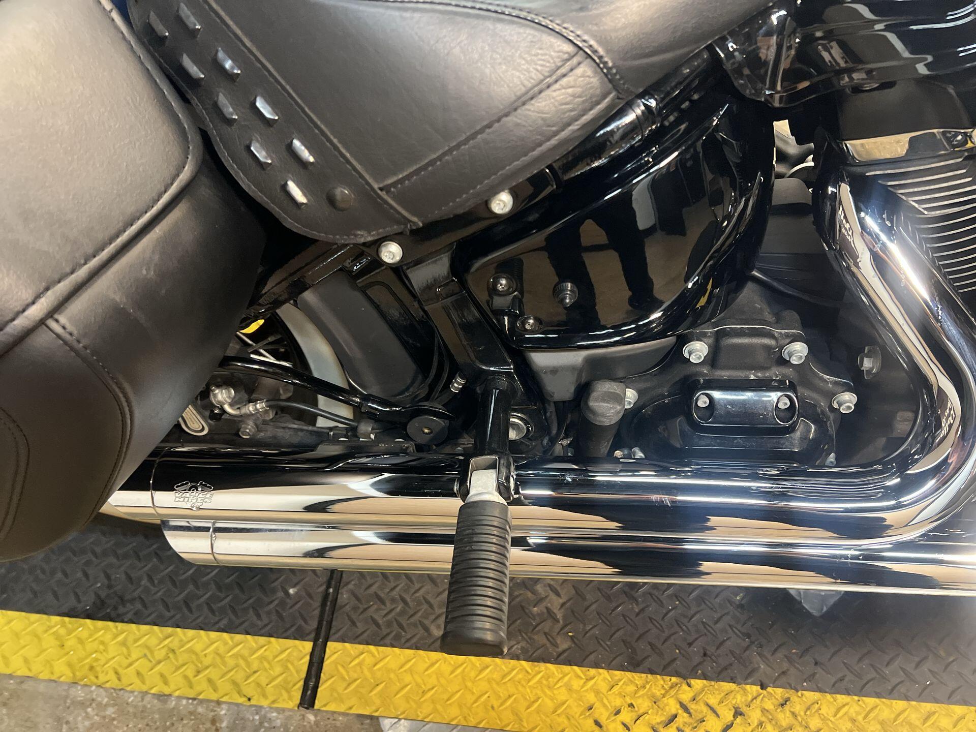 2019 Harley-Davidson® Heritage Classic 114 FLHCS, photo 16