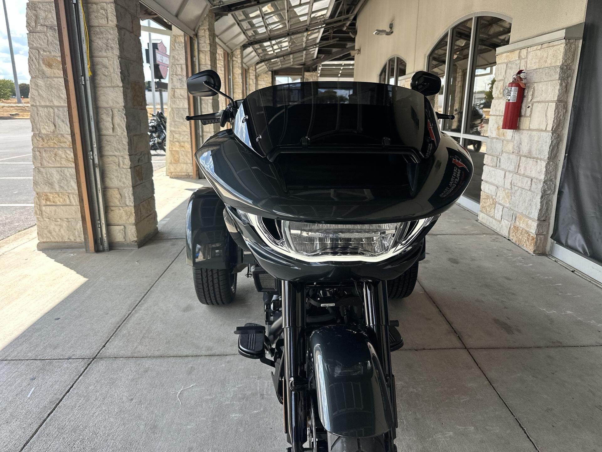 2026 Harley-Davidson® Road Glide 3 FLTRT, photo 11
