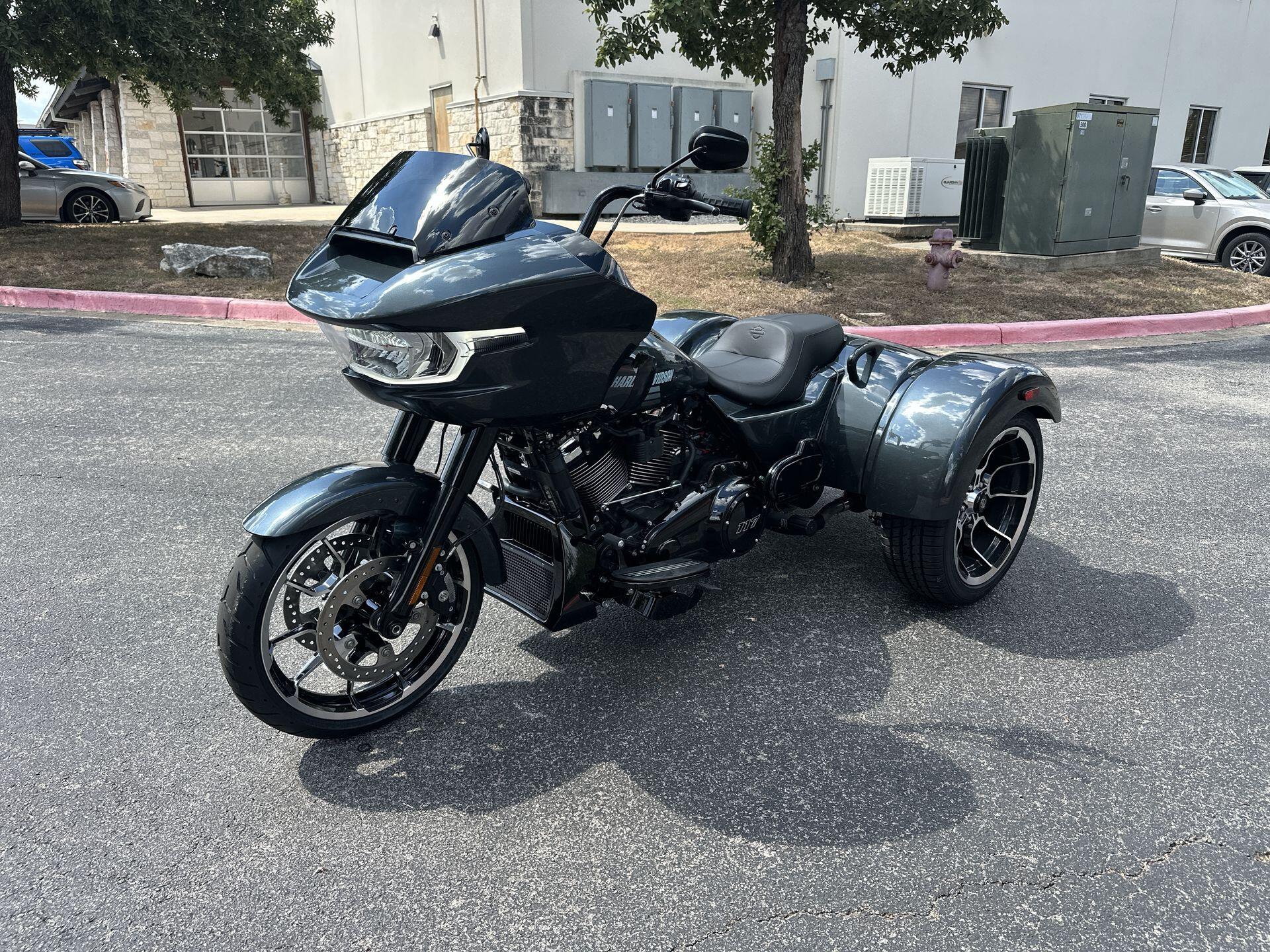 2026 Harley-Davidson® Road Glide 3 FLTRT, photo 6