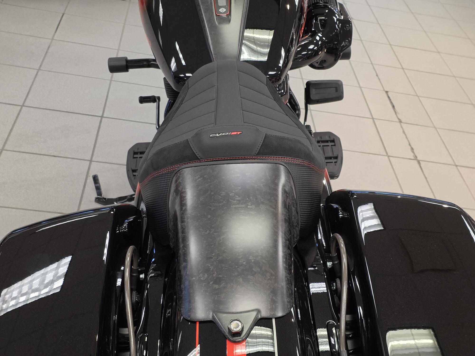 2026 Harley-Davidson® CVO Road Glide ST Citrus Heat Re-Entry, photo 21