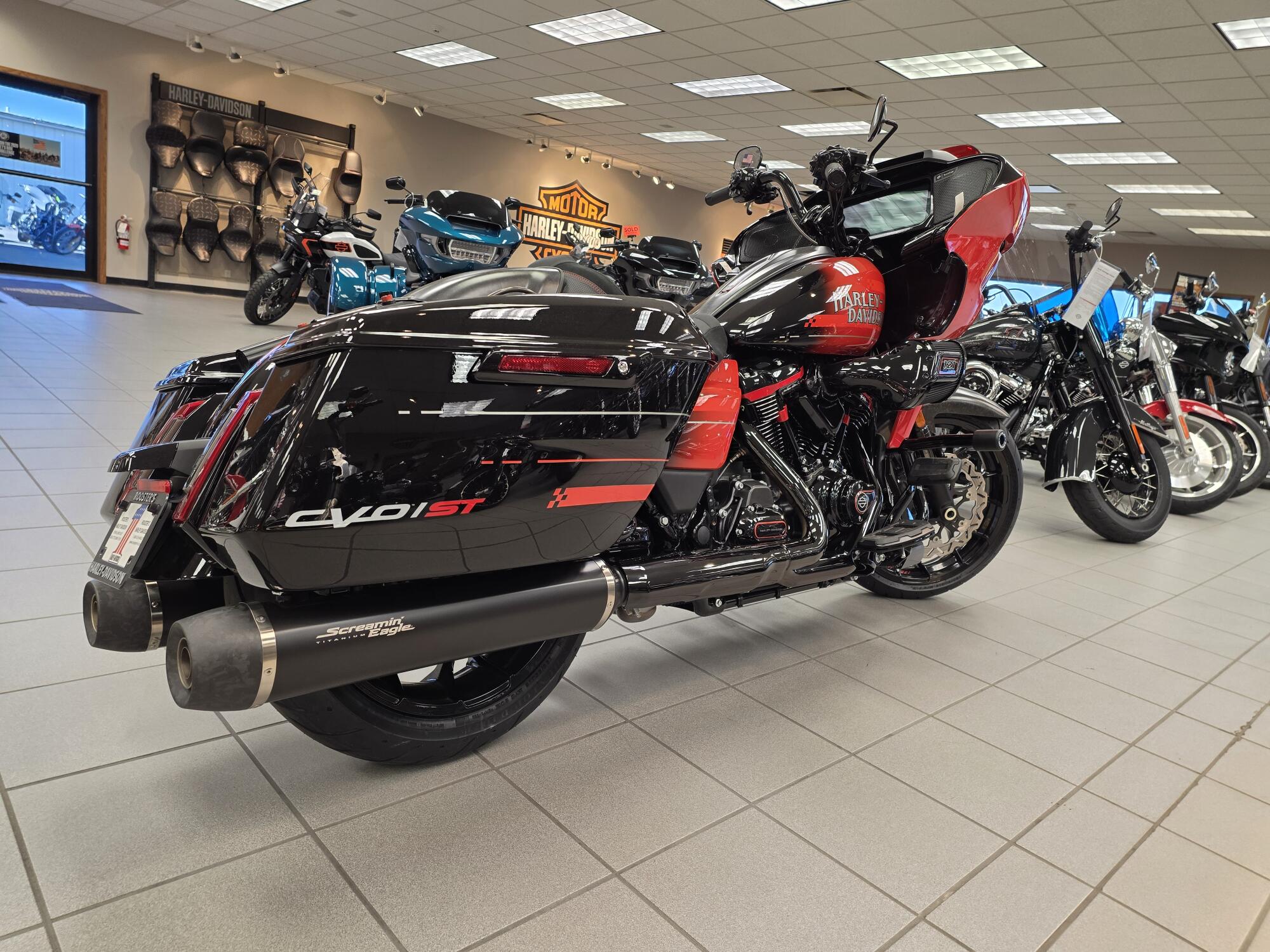 2026 Harley-Davidson® CVO Road Glide ST Citrus Heat Re-Entry, photo 8
