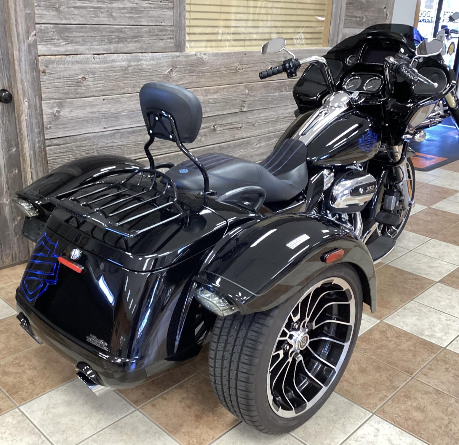 2023 Harley-Davidson® Road Glide® 3 Vivid Black, photo 9