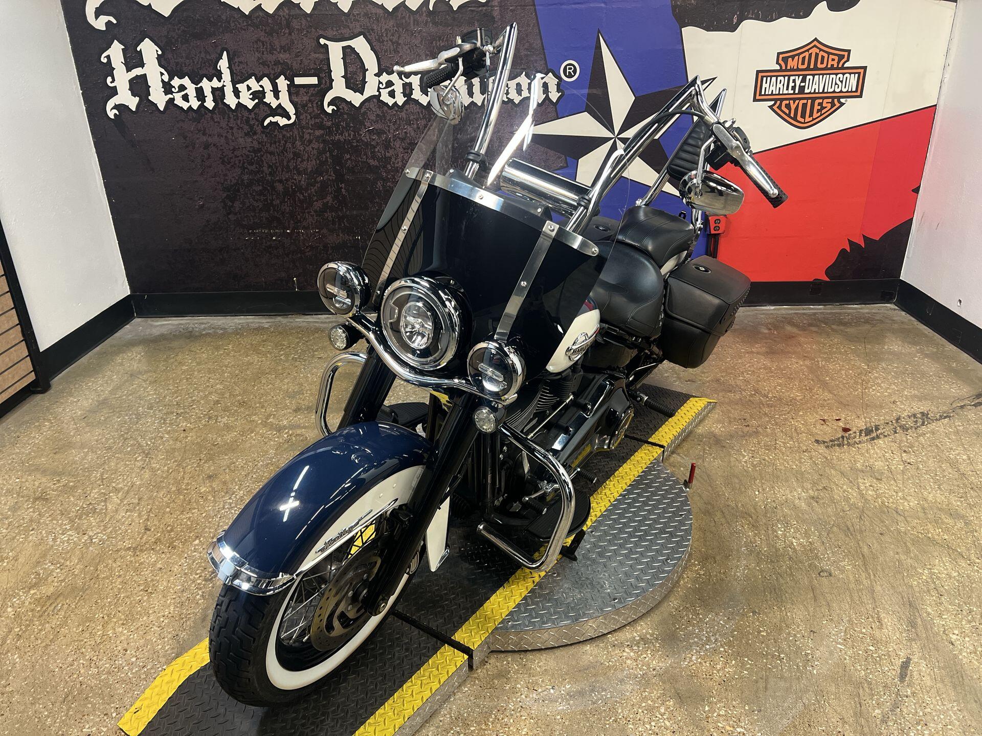 2019 Harley-Davidson® Heritage Classic 114 FLHCS, photo 5