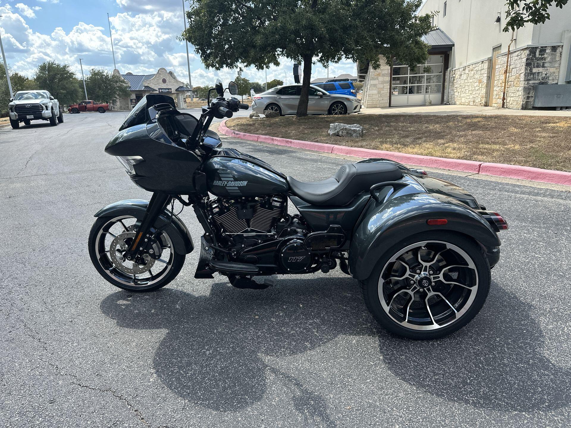 2026 Harley-Davidson® Road Glide 3 FLTRT, photo 7