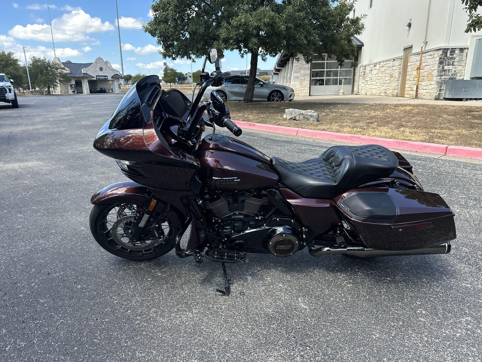 2024 Harley-Davidson® CVO™ Road Glide® FLTRXSE, photo 7