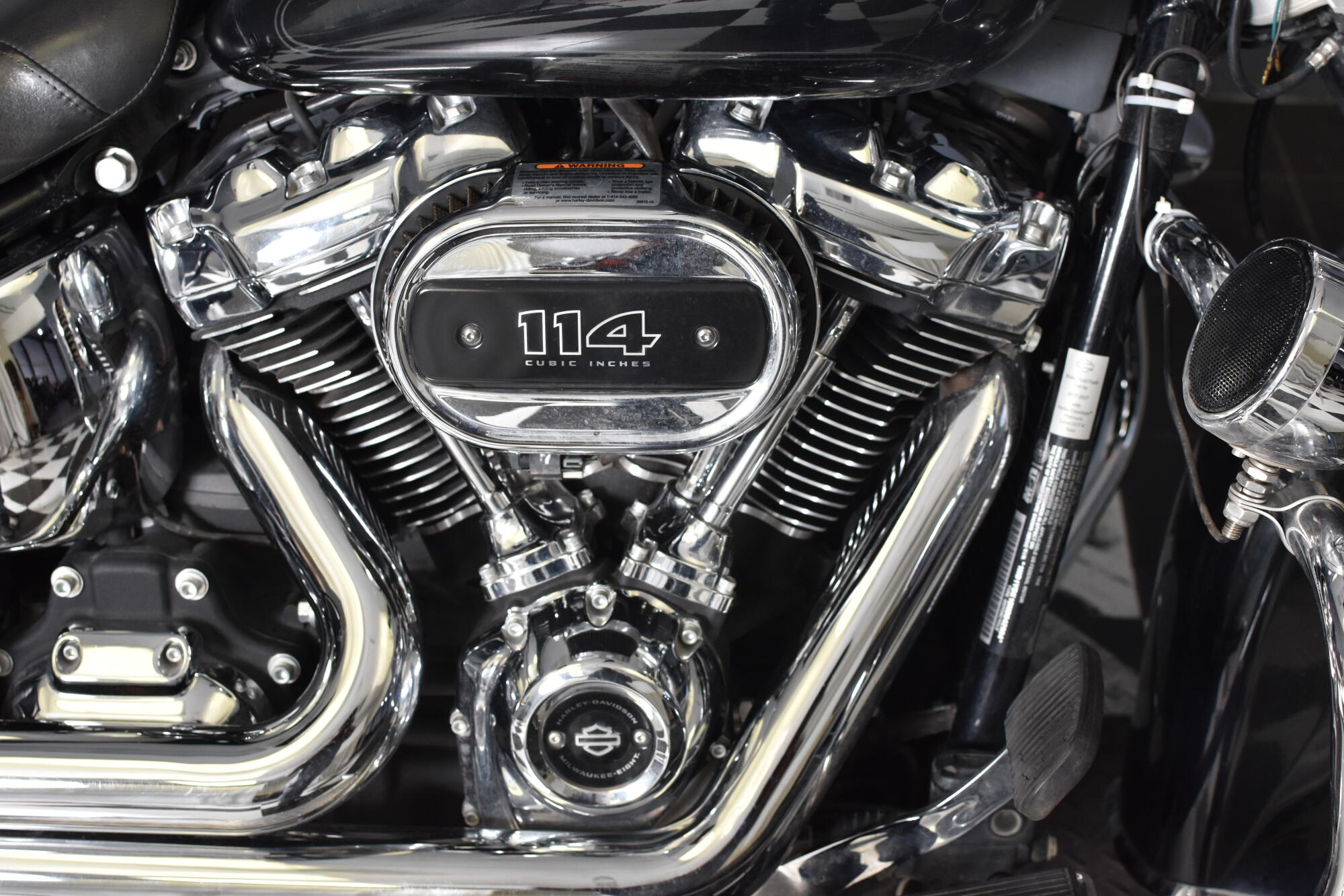2022 Harley-Davidson® Heritage Classic 114 Vivid Black (Black Finish w/Cast Wheels) FLHCS, photo 11