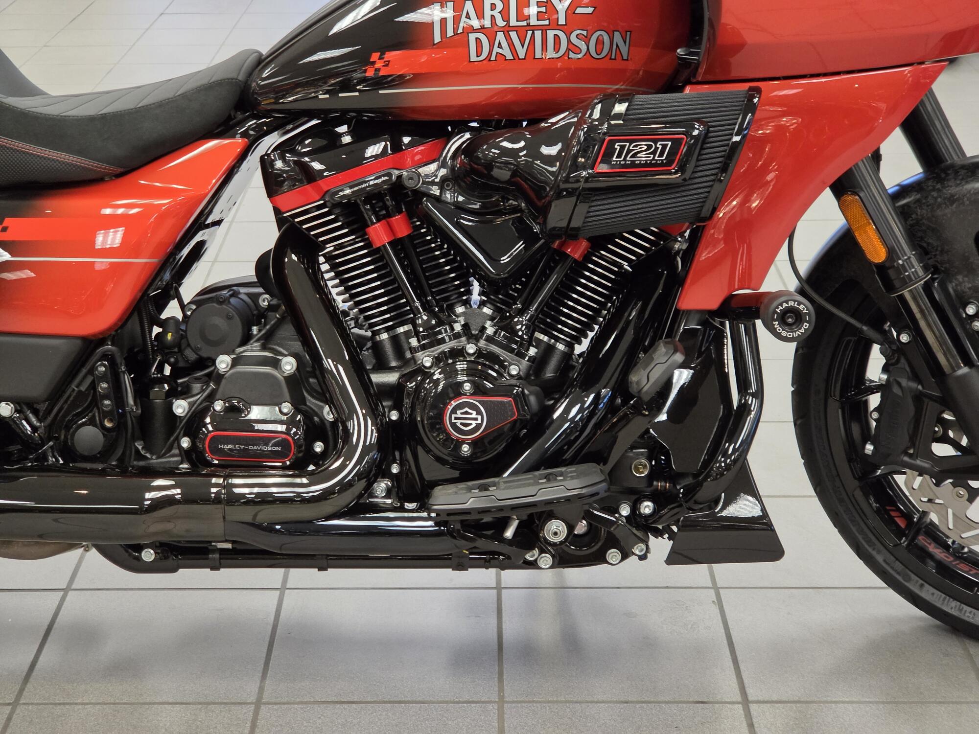 2026 Harley-Davidson® CVO Road Glide ST Citrus Heat Re-Entry, photo 11