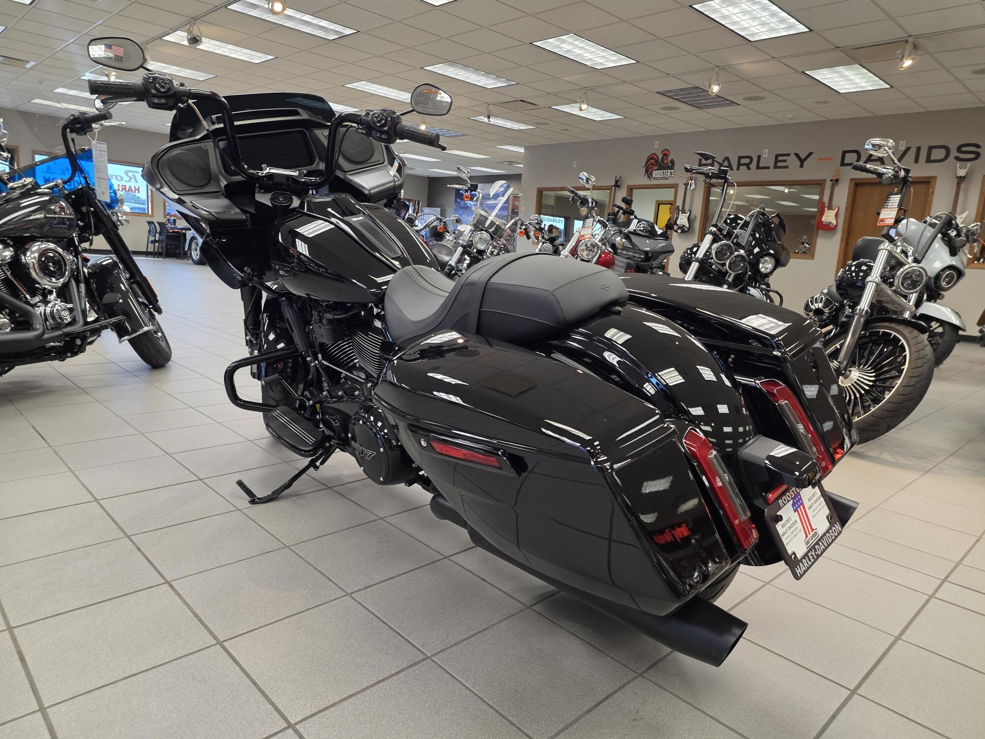 2026 Harley-Davidson® Road Glide® Vivid Black Black Trim, photo 6