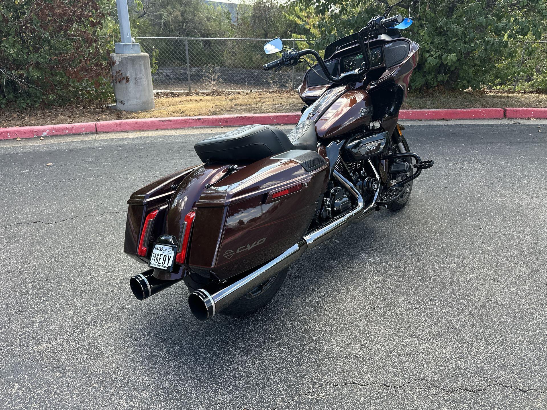 2024 Harley-Davidson® CVO™ Road Glide® FLTRXSE, photo 5