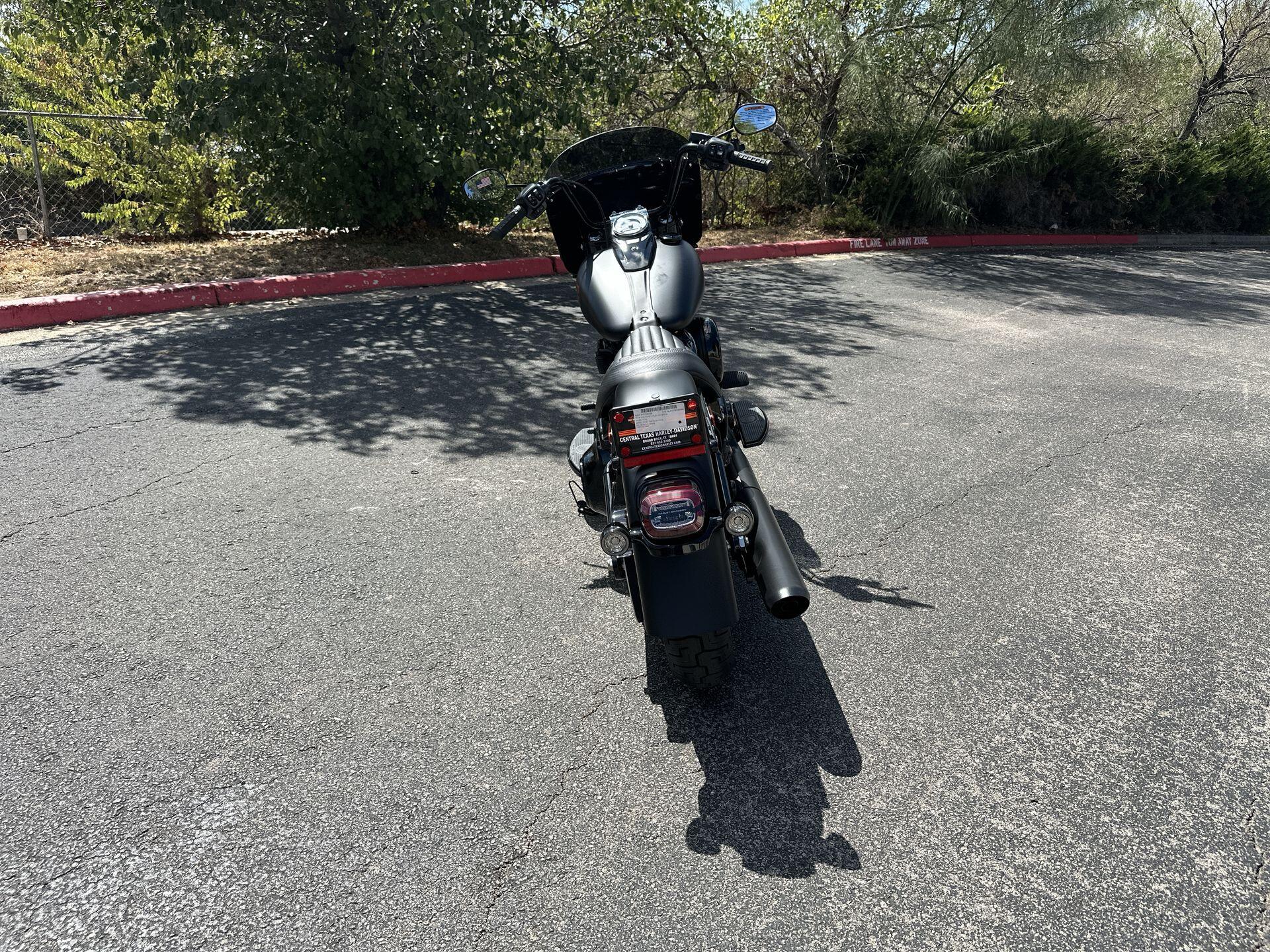 2026 Harley-Davidson® Deadwood™ FLHD, photo 8