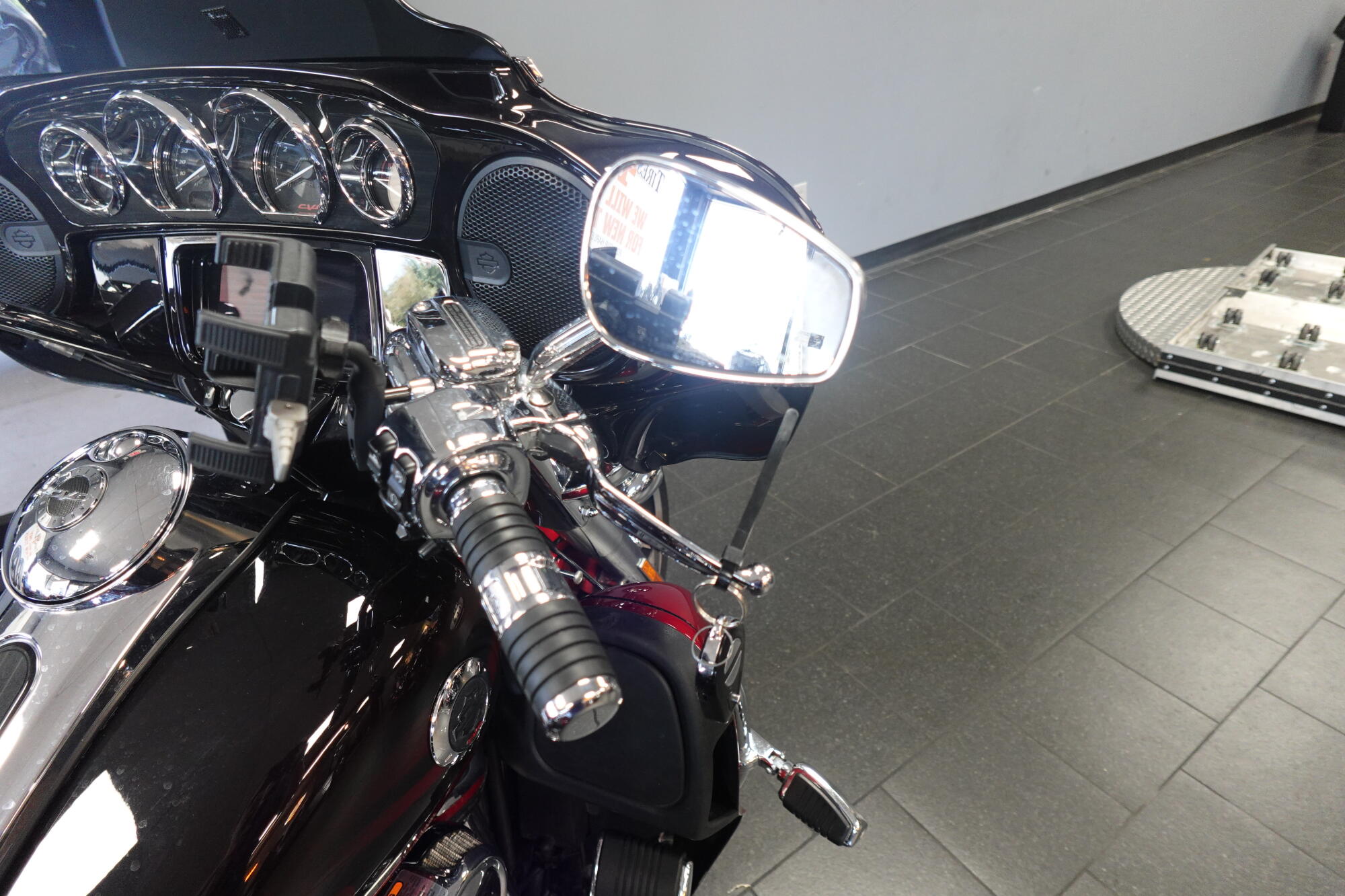2022 Harley-Davidson® CVO™ Tri Glide® FLHTCUTGSE, photo 10