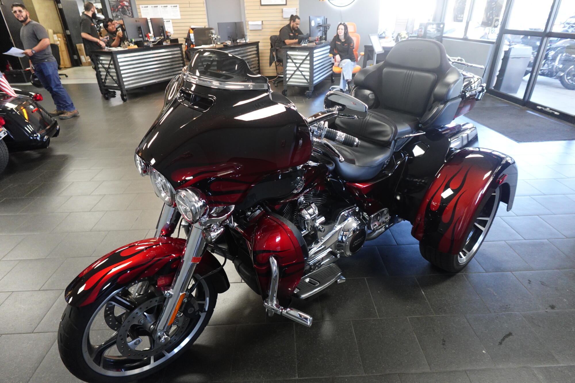 2022 Harley-Davidson® CVO™ Tri Glide® FLHTCUTGSE, photo 4