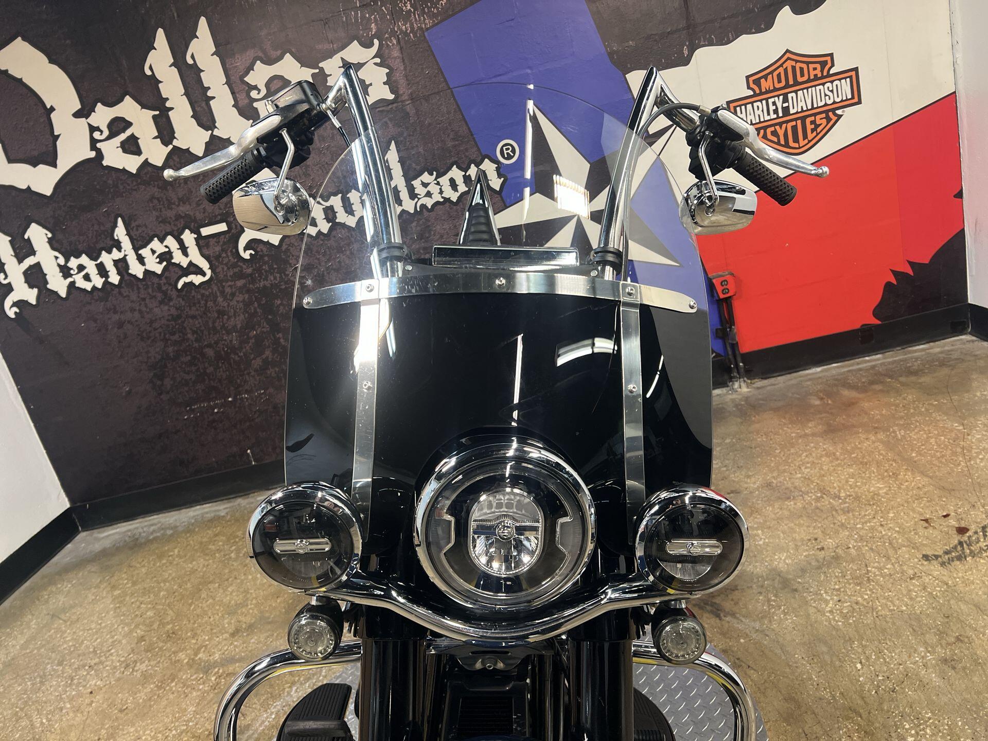 2019 Harley-Davidson® Heritage Classic 114 FLHCS, photo 11