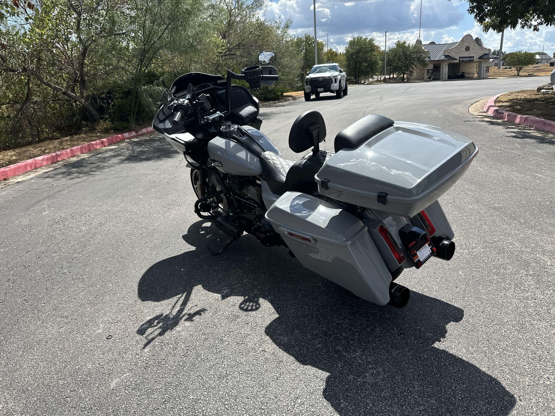 2025 Harley-Davidson® Road Glide™ FLTRX, photo 6