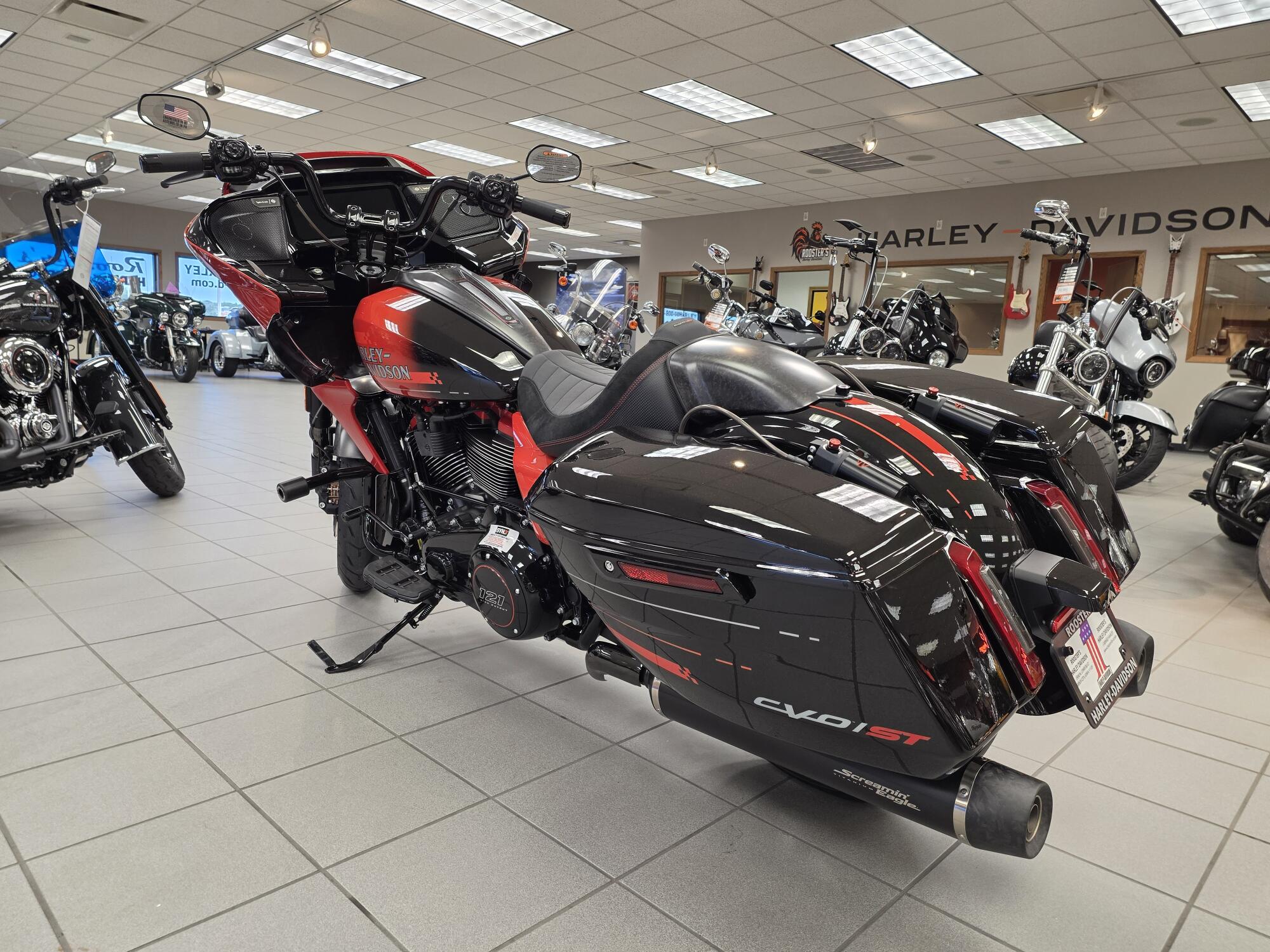 2026 Harley-Davidson® CVO Road Glide ST Citrus Heat Re-Entry, photo 6