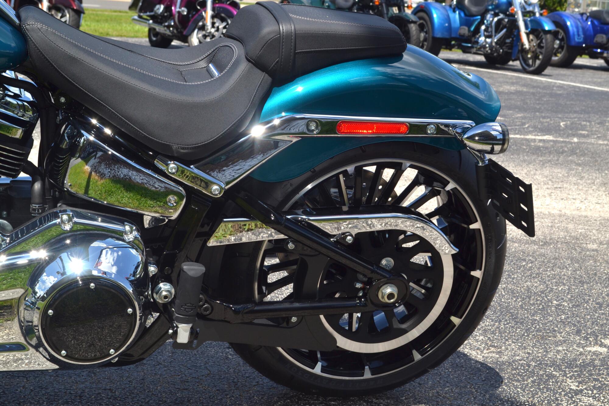2026 Harley-Davidson® Breakout® Teal Thunder - FXBR, photo 15