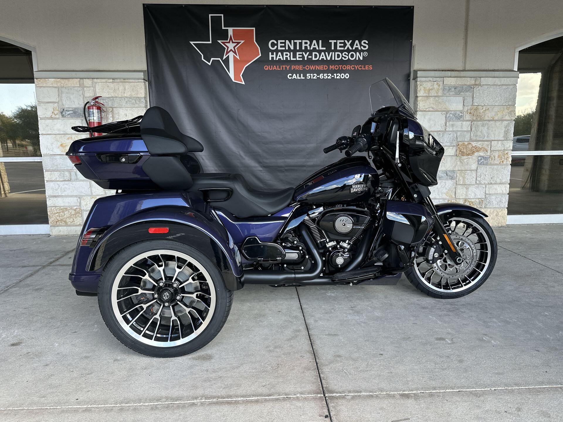 2026 Harley-Davidson® Street Glide 3 Limited FLHLT, photo 3