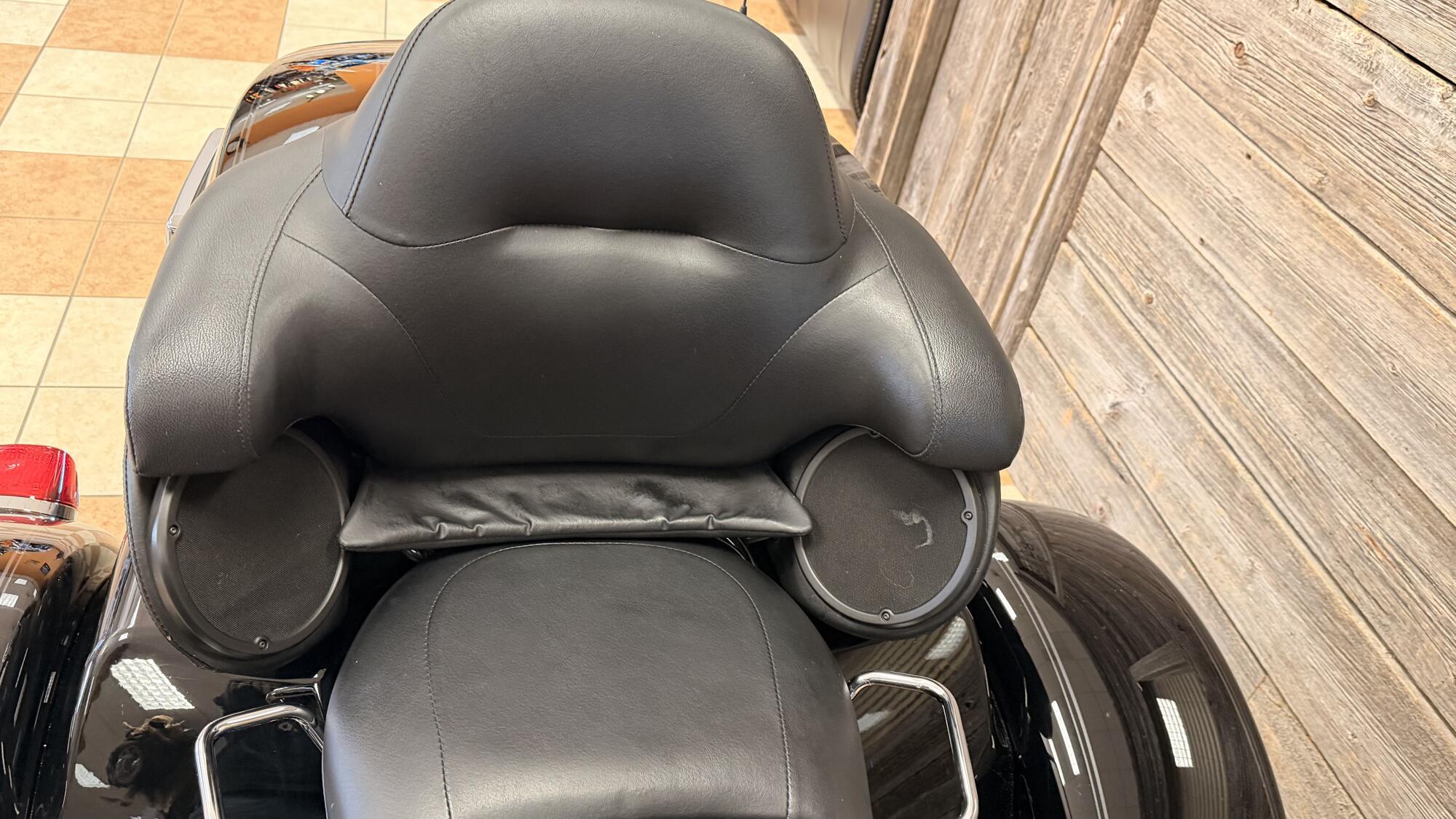 2024 Harley-Davidson® Tri Glide® Ultra Vivid Black, photo 6