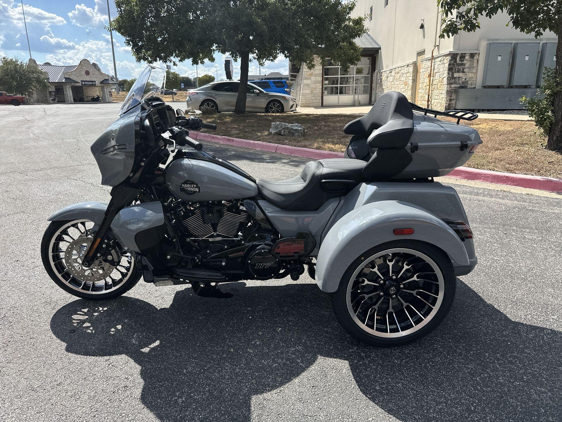 2026 Harley-Davidson® Street Glide 3 Limited FLHLT, photo 7