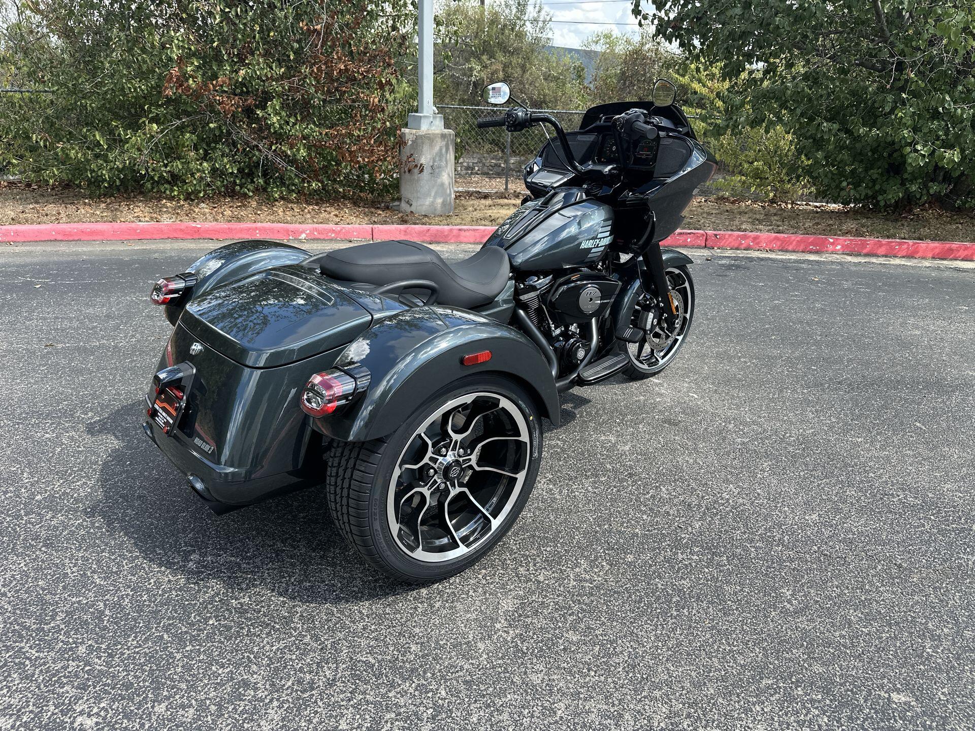 2026 Harley-Davidson® Road Glide 3 FLTRT, photo 10