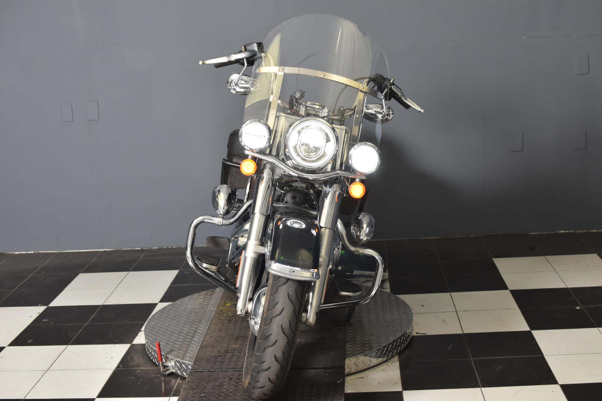 2022 Harley-Davidson® Heritage Classic 114 Vivid Black (Black Finish w/Cast Wheels) FLHCS, photo 3