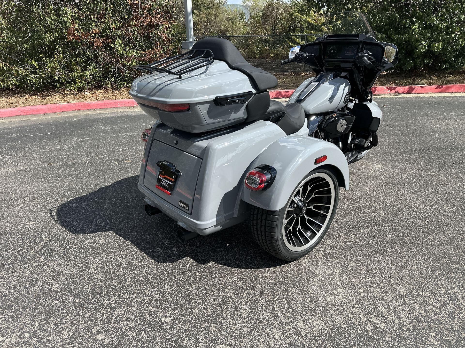 2026 Harley-Davidson® Street Glide 3 Limited FLHLT, photo 10