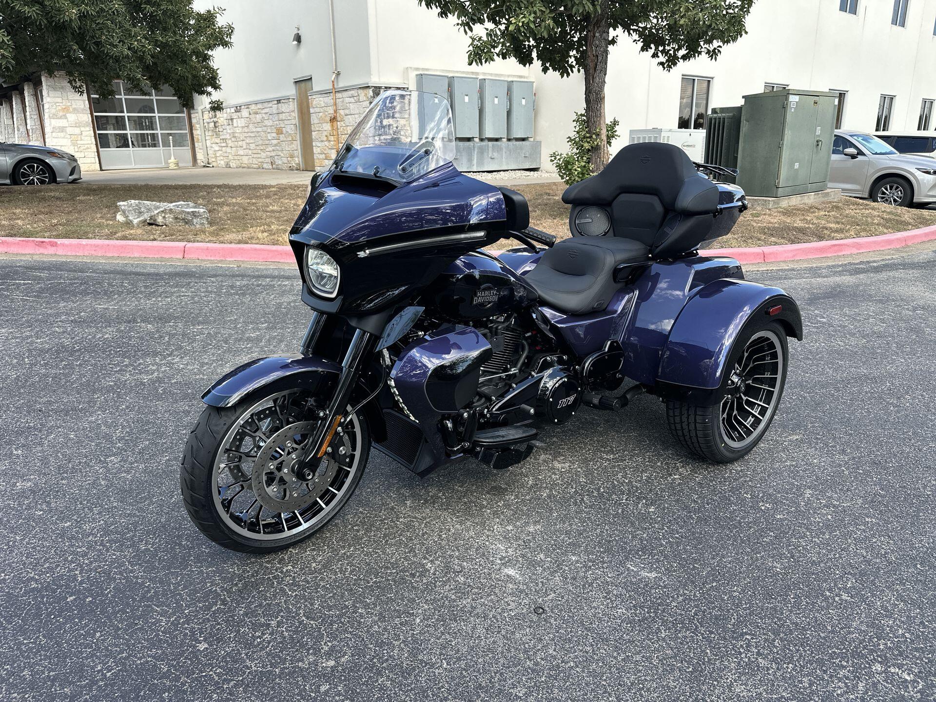 2026 Harley-Davidson® Street Glide 3 Limited FLHLT, photo 6