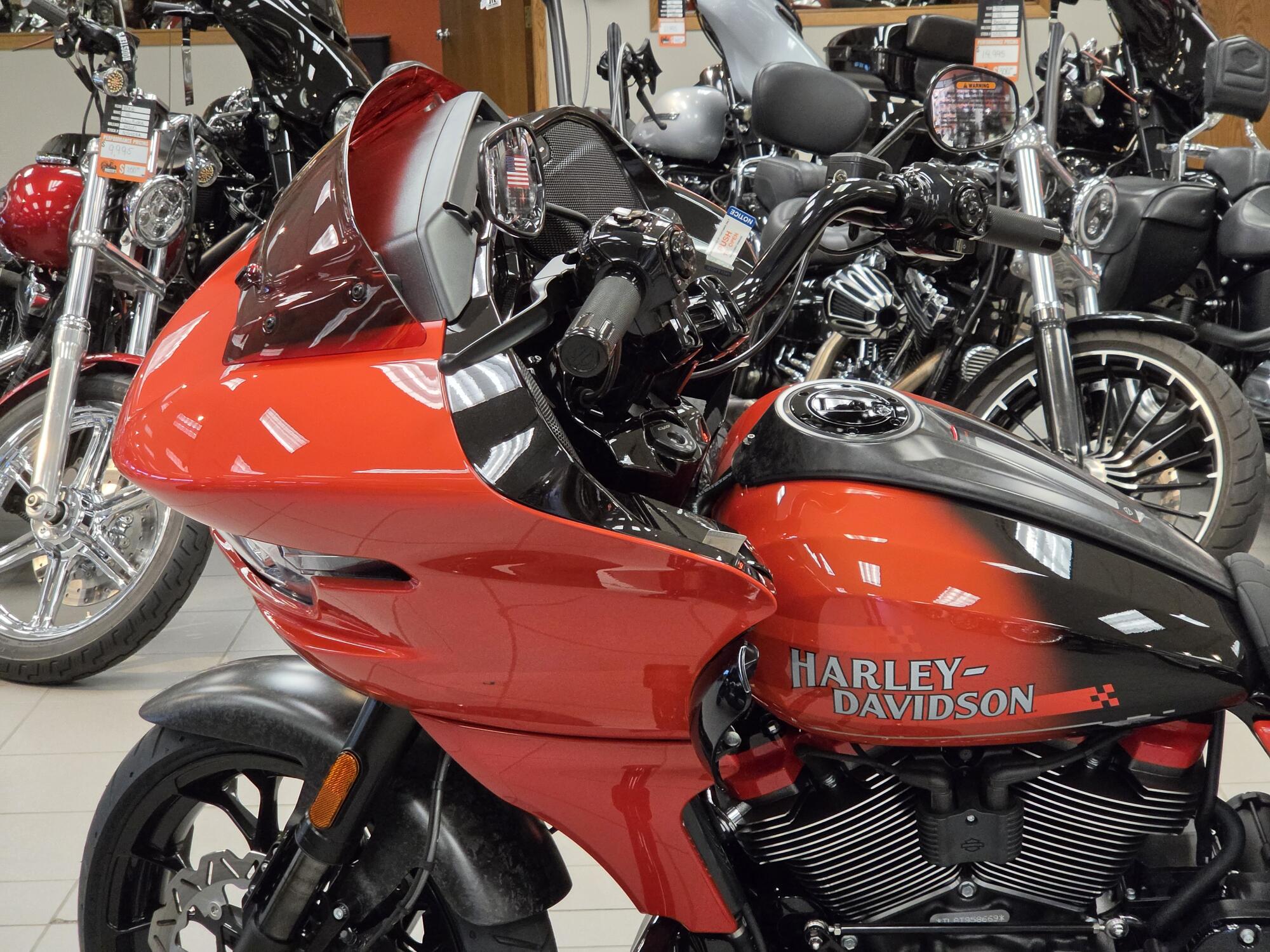 2026 Harley-Davidson® CVO Road Glide ST Citrus Heat Re-Entry, photo 14