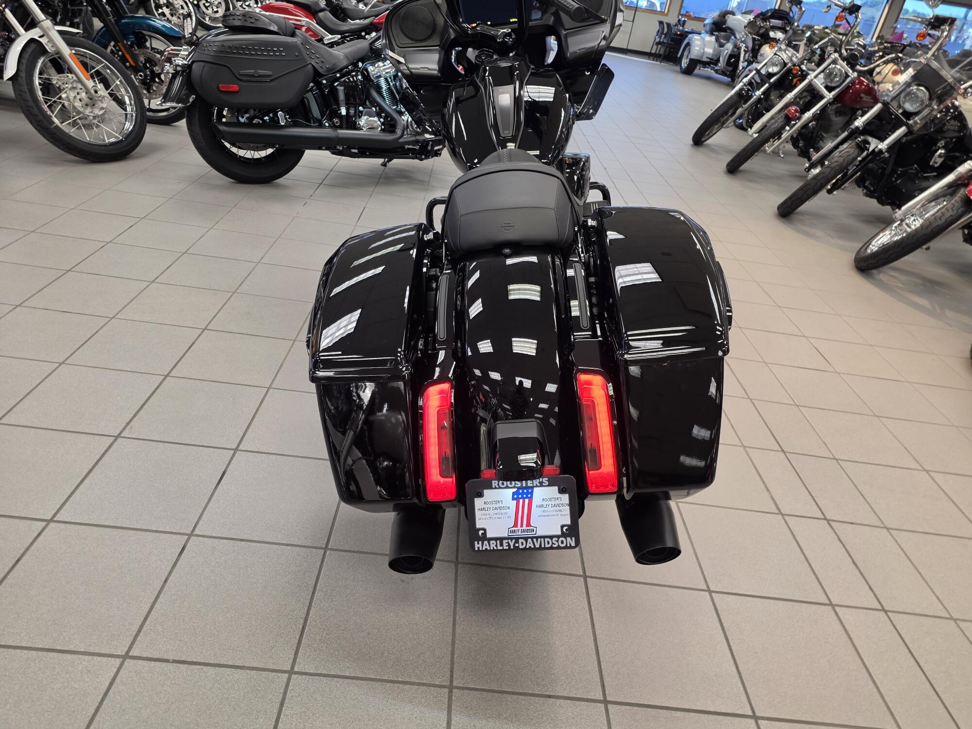 2026 Harley-Davidson® Road Glide® Vivid Black Black Trim, photo 19
