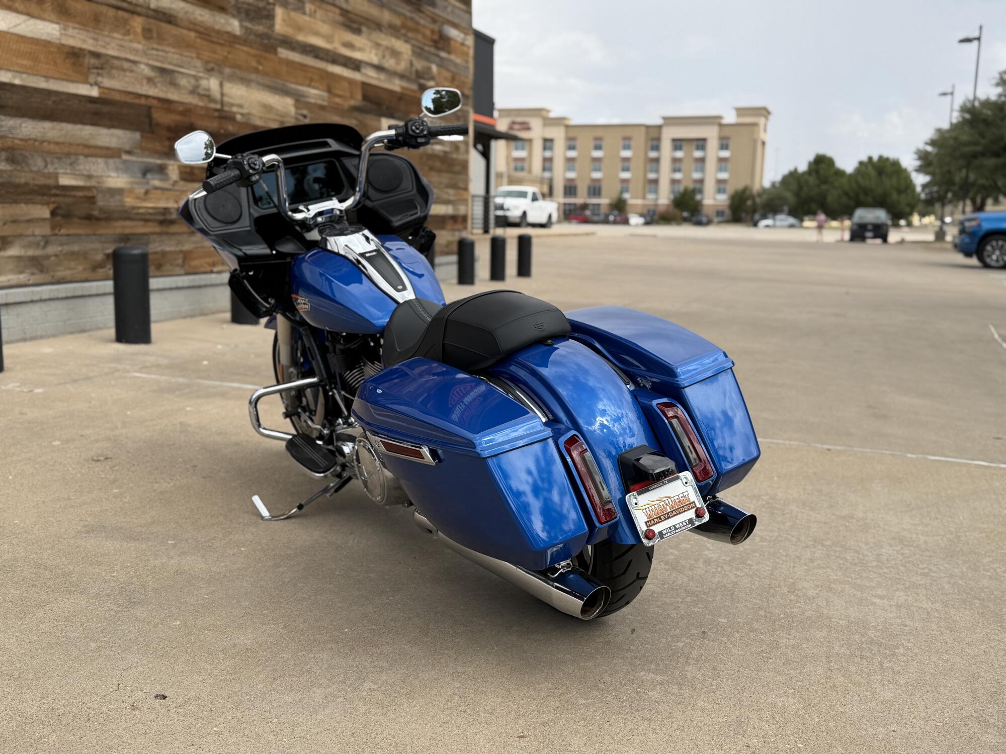 2025 Harley-Davidson® Road Glide® Blue Burst, photo 6