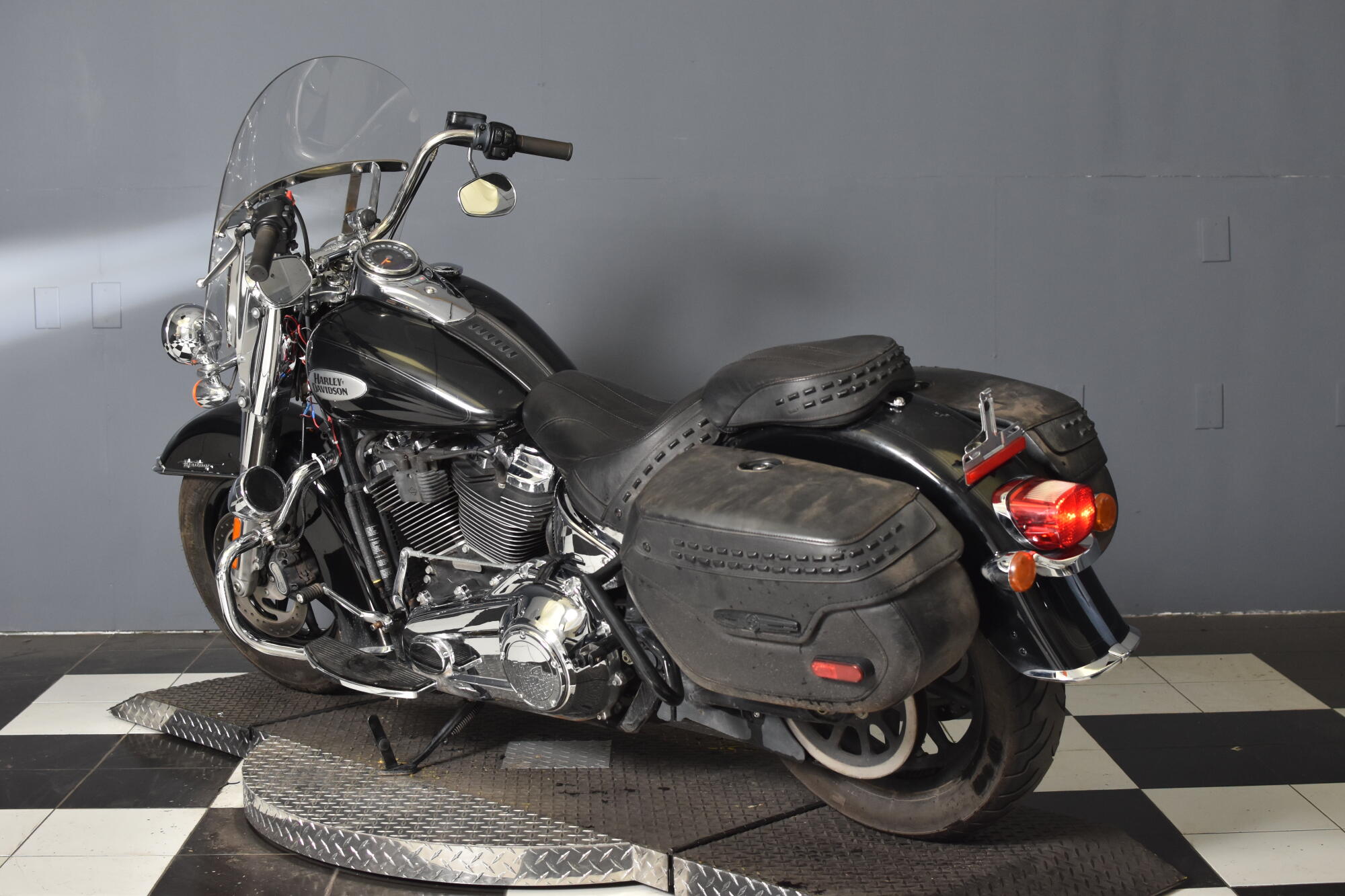 2022 Harley-Davidson® Heritage Classic 114 Vivid Black (Black Finish w/Cast Wheels) FLHCS, photo 6
