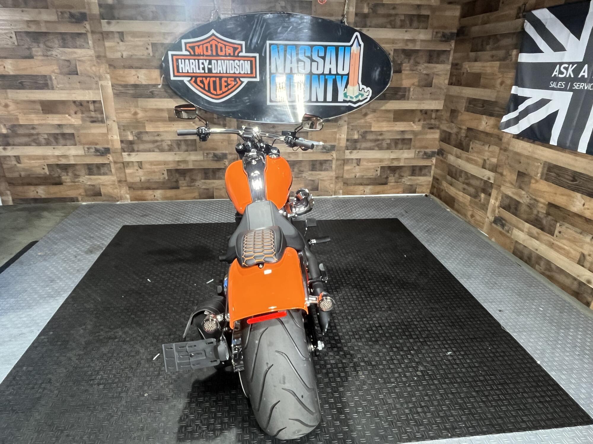 2023 Harley-Davidson® Breakout™ Baja Orange, photo 7